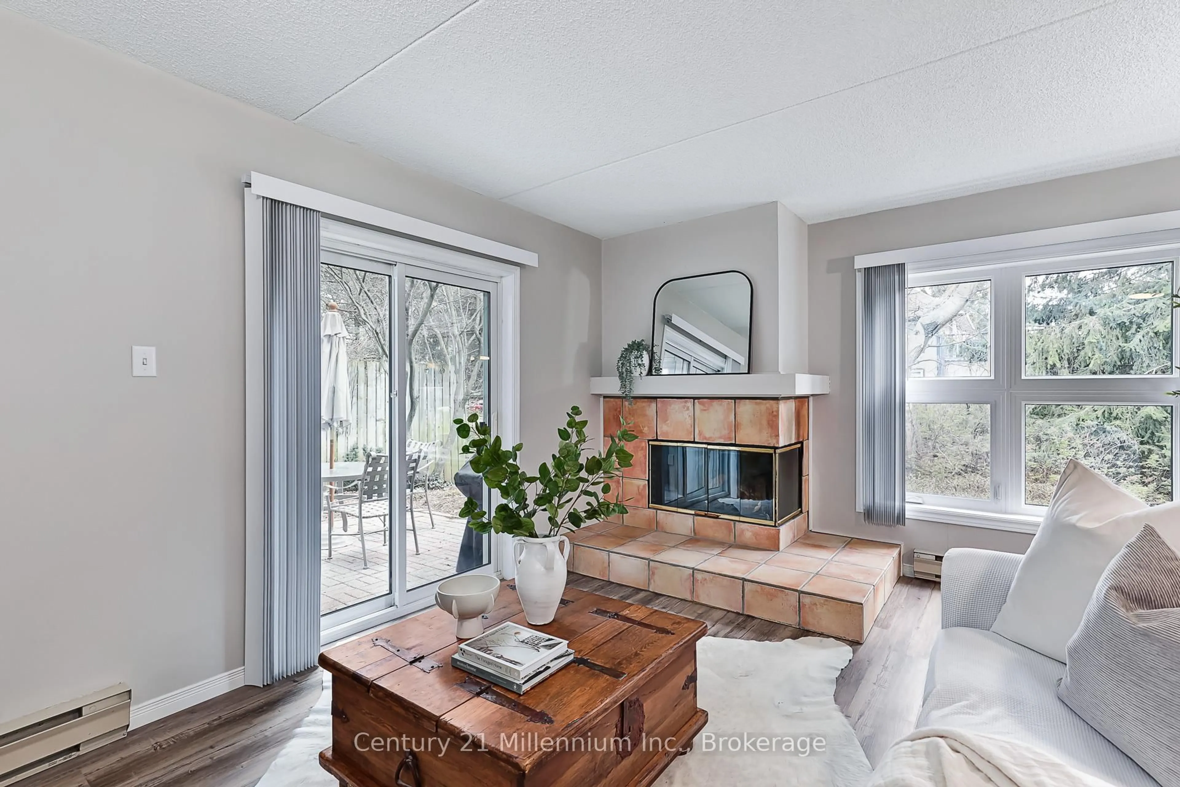 Living room with furniture, unknown for 409 Mariners Way, Collingwood Ontario L9Y 5C7