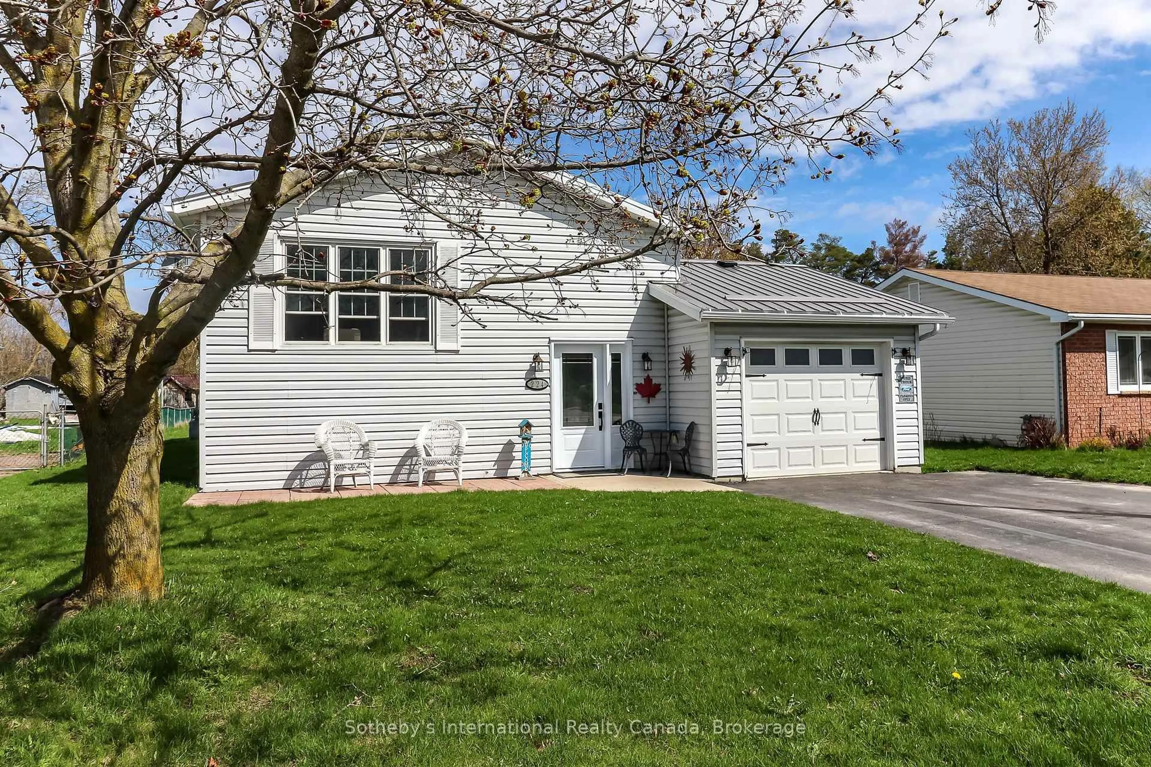 Home with vinyl exterior material, street for 224 Beech St, Clearview Ontario L0M 1S0