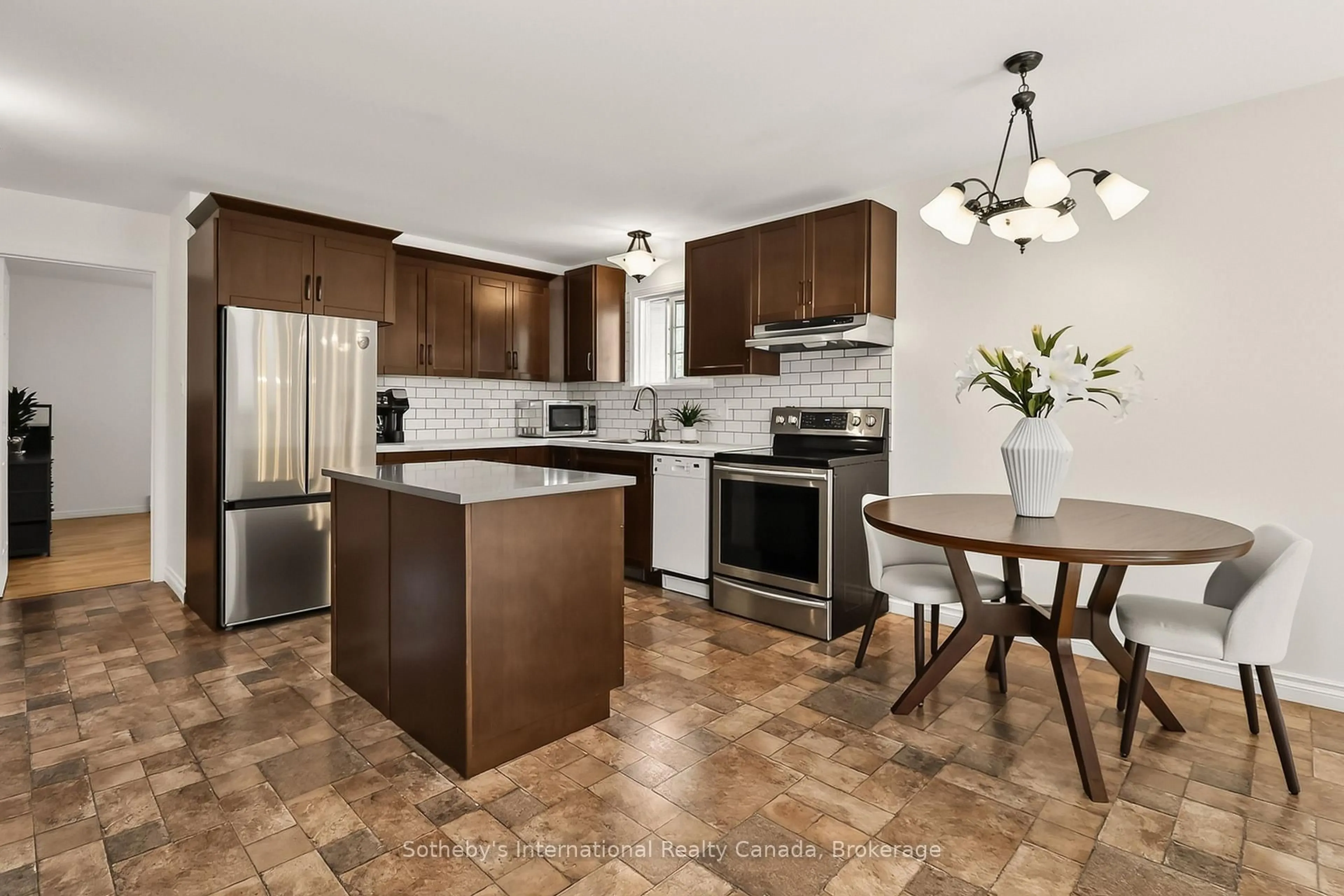 Open concept kitchen, ceramic/tile floor for 224 Beech St, Clearview Ontario L0M 1S0