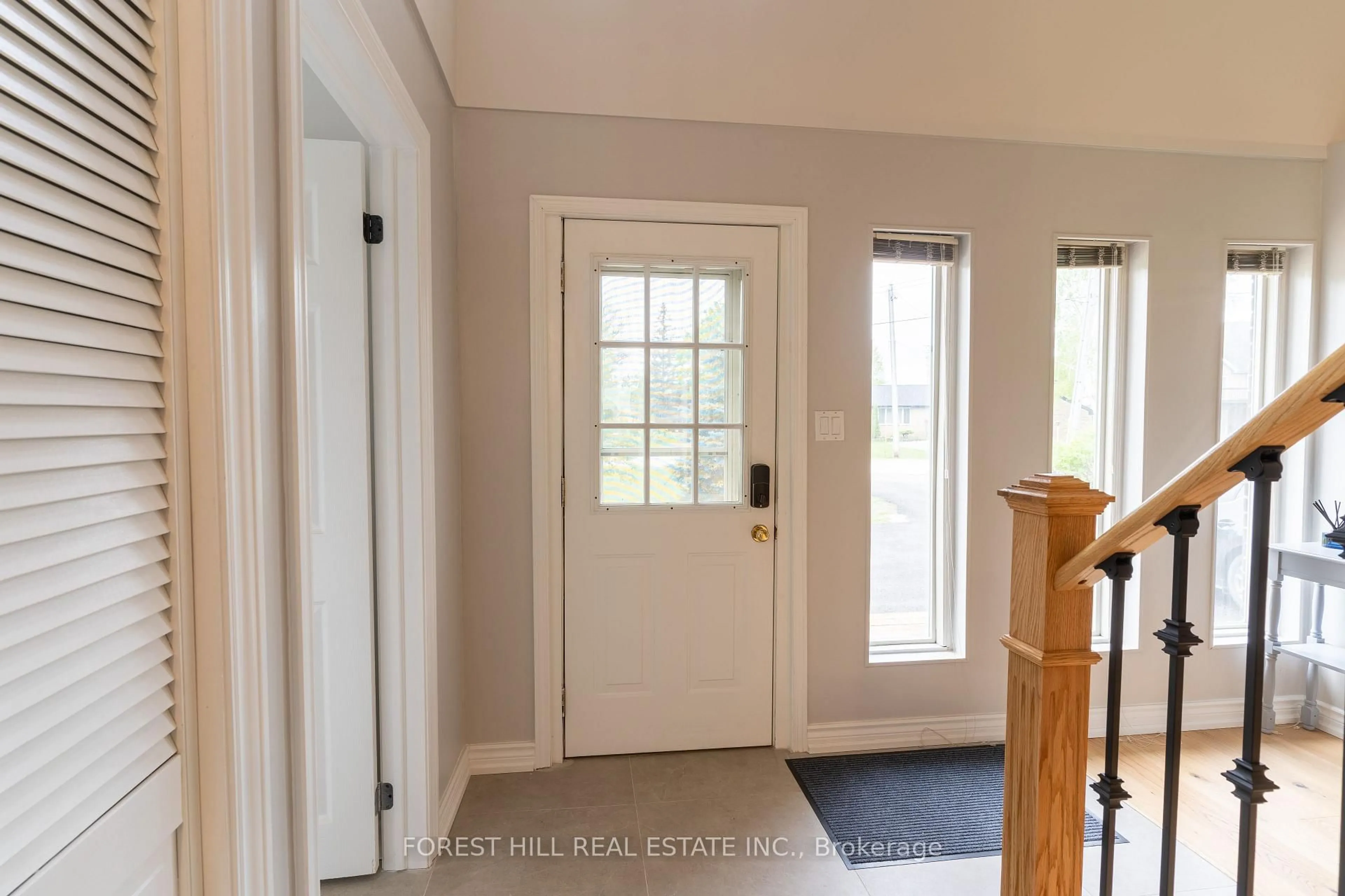 Indoor entryway for 35 Turtle Path, Ramara Ontario L0K 1B0