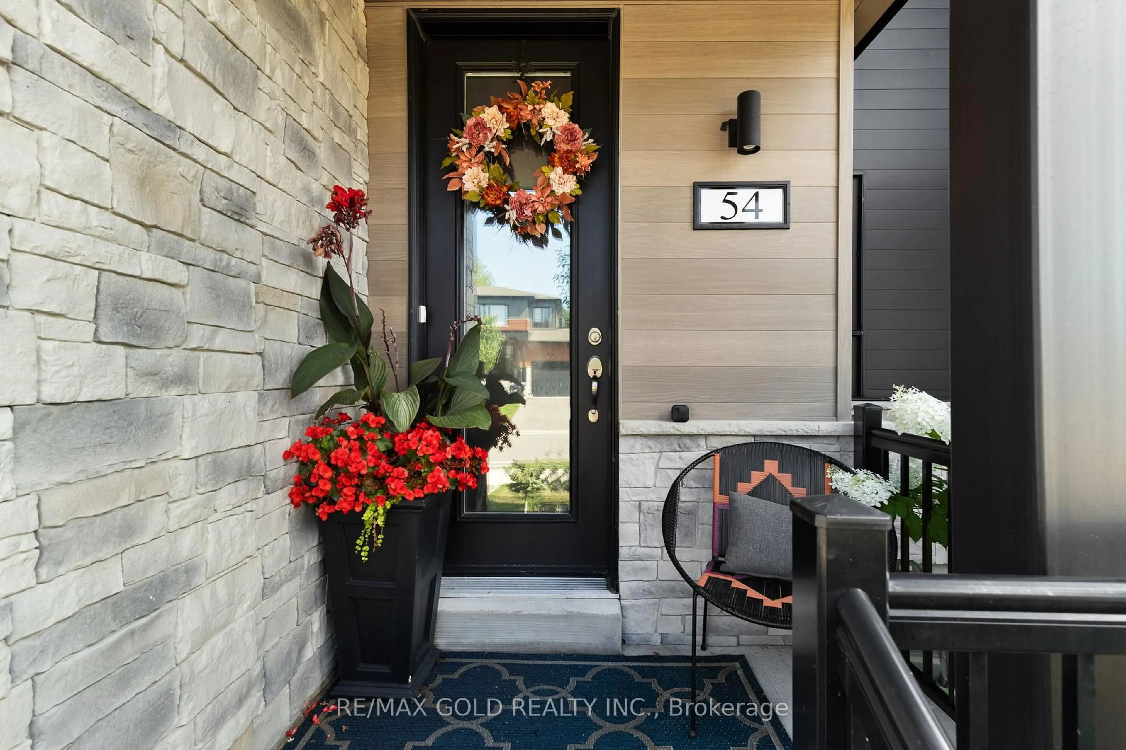 Indoor entryway for 54 Eberhardt Dr, Wasaga Beach Ontario L9Z 0K5