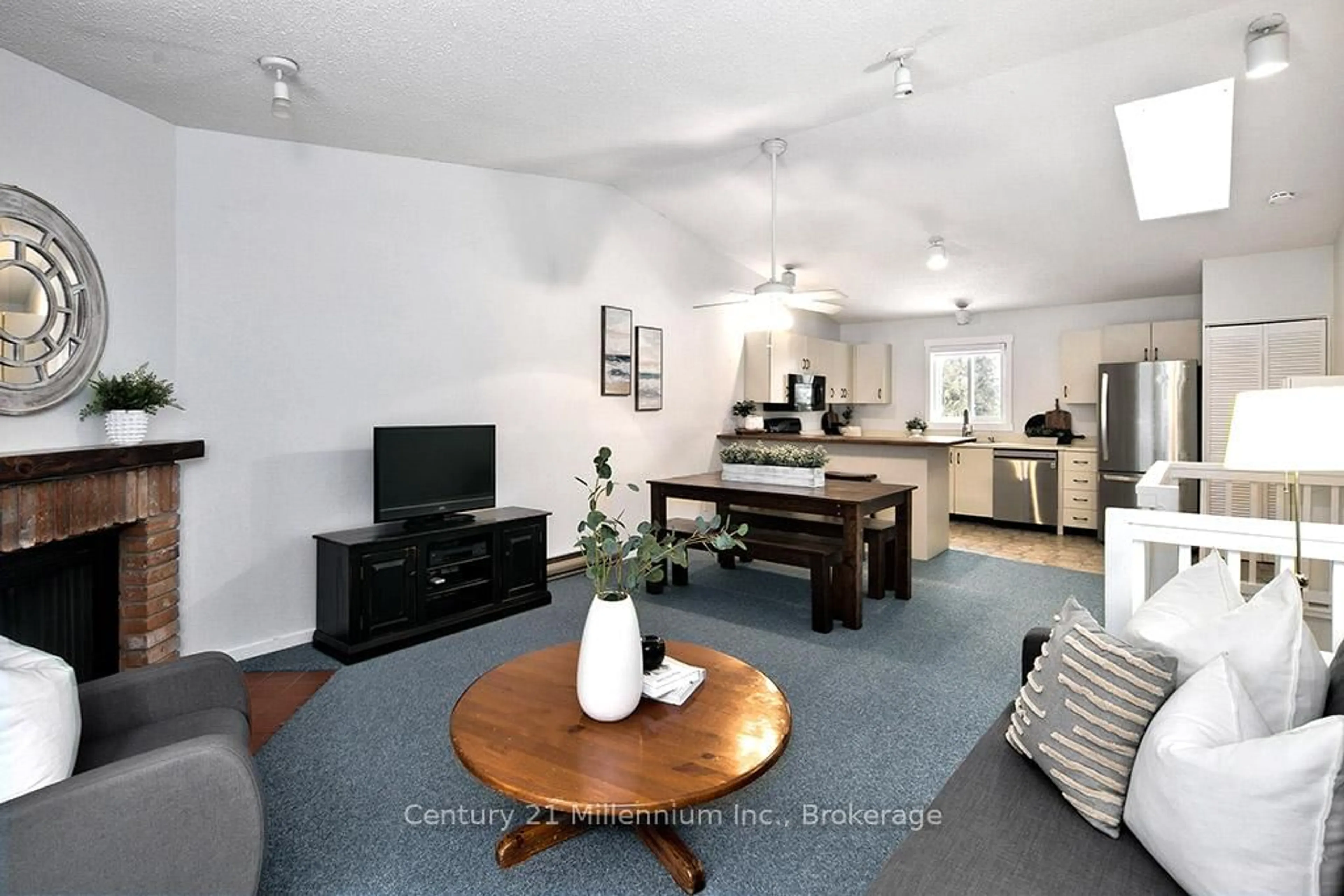 Living room with furniture, unknown for 479 Oxbow Cres, Collingwood Ontario L9Y 5B4