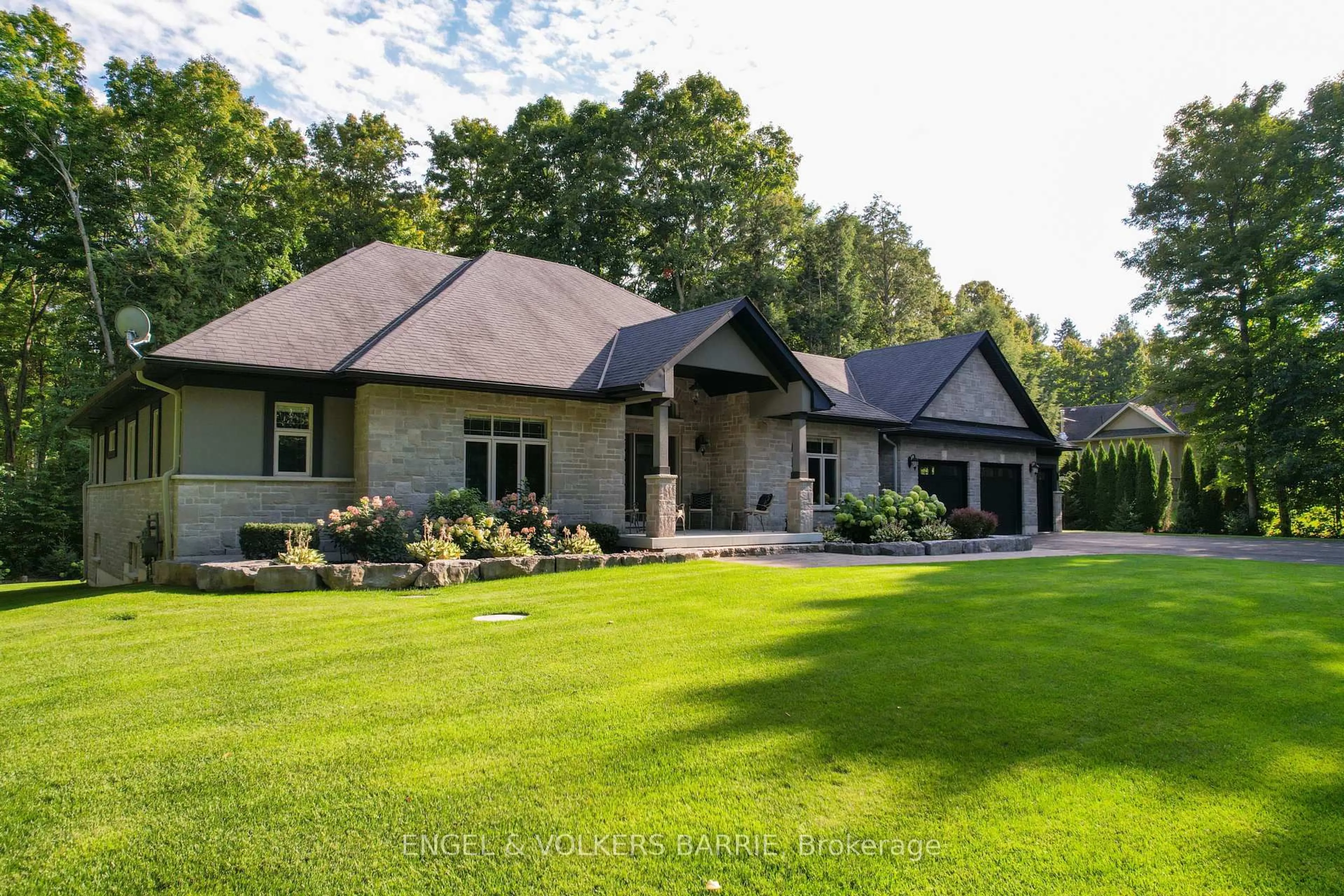 Home with brick exterior material, unknown for 7 Gallagher Cres, Springwater Ontario L0L 1X0