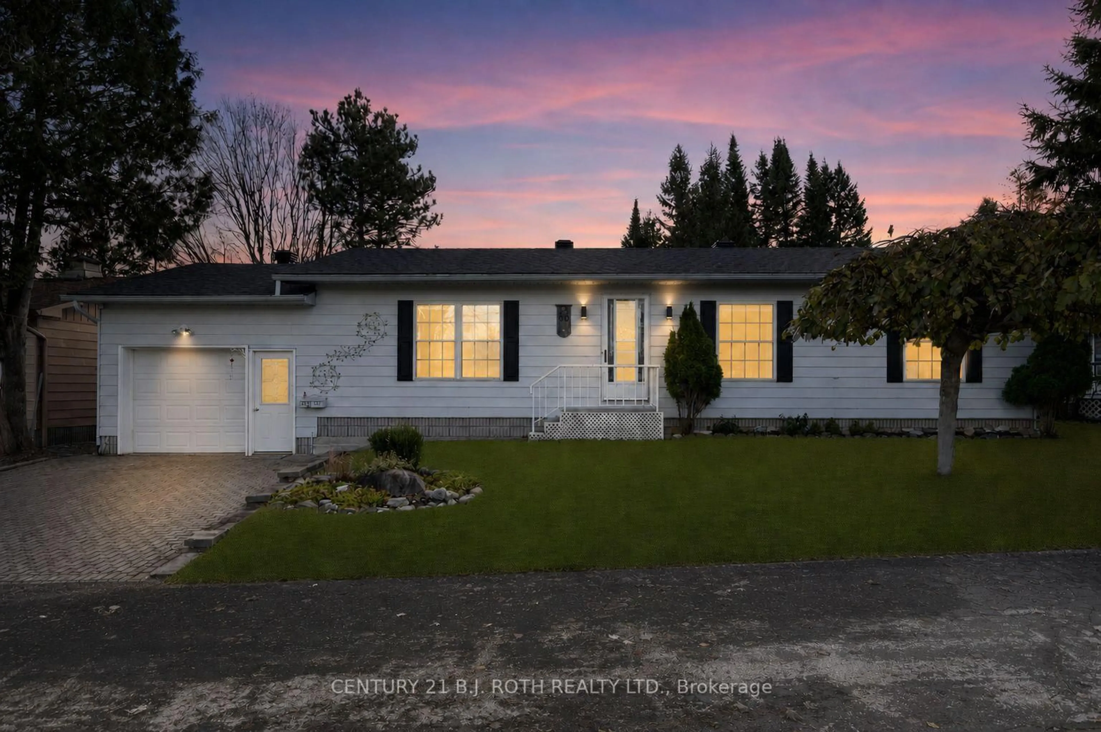 Home with vinyl exterior material, street for 60 Tamarack Dr, Oro-Medonte Ontario L0L 1T0