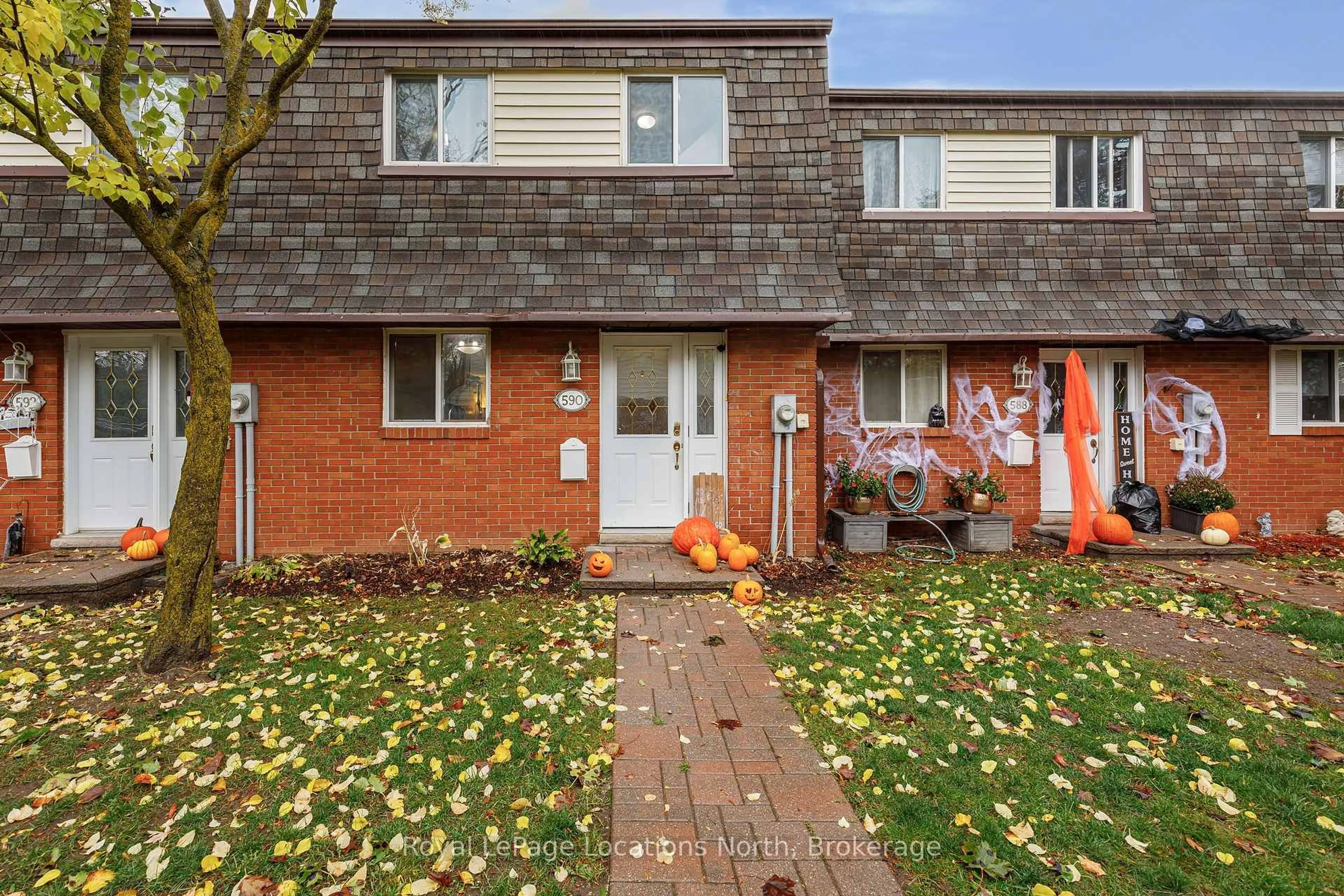 Home with brick exterior material, street for 590 Tenth St, Collingwood Ontario L9Y 4C1