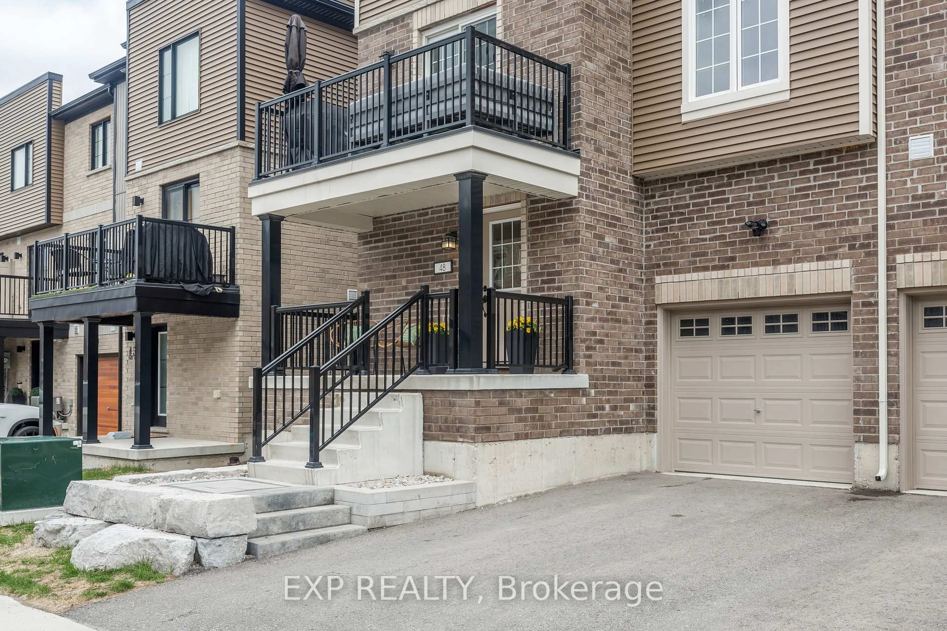Indoor entryway for 48 Hay Lane, Barrie Ontario L9J 0T8