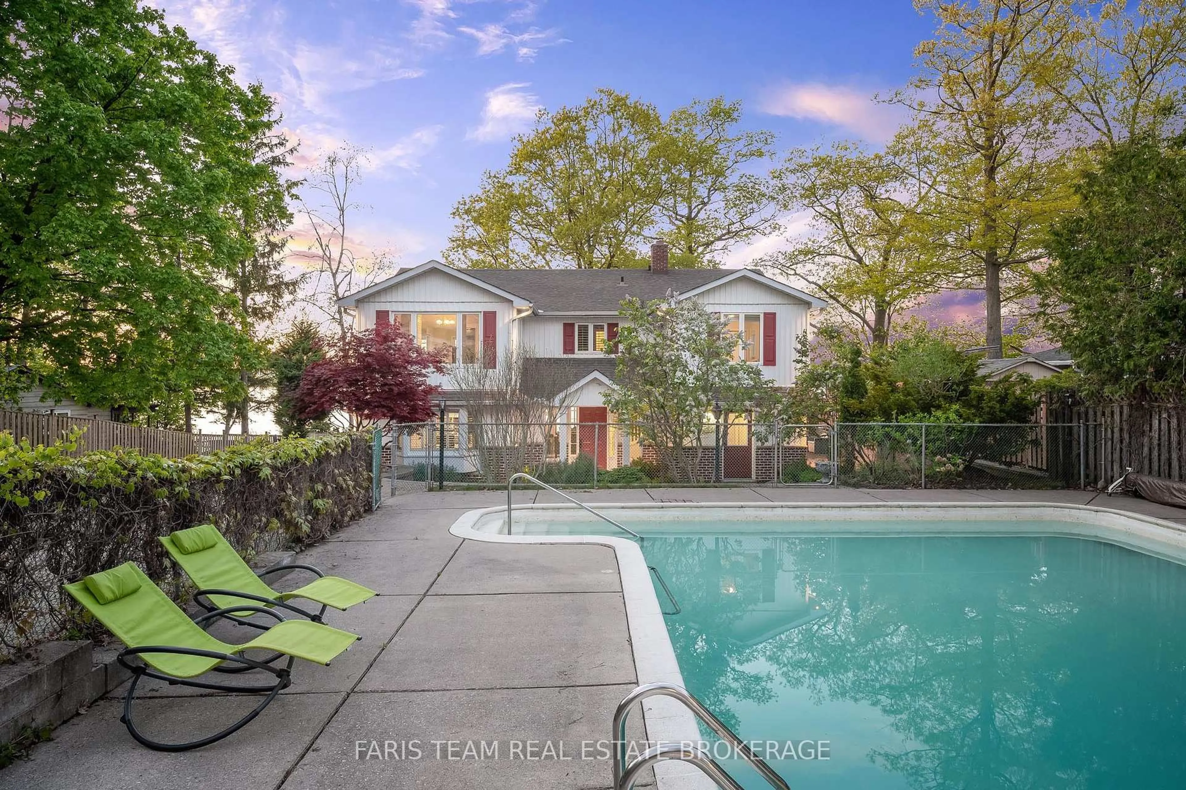 Pool for 10 White Oaks Rd, Barrie Ontario L4N 4C1