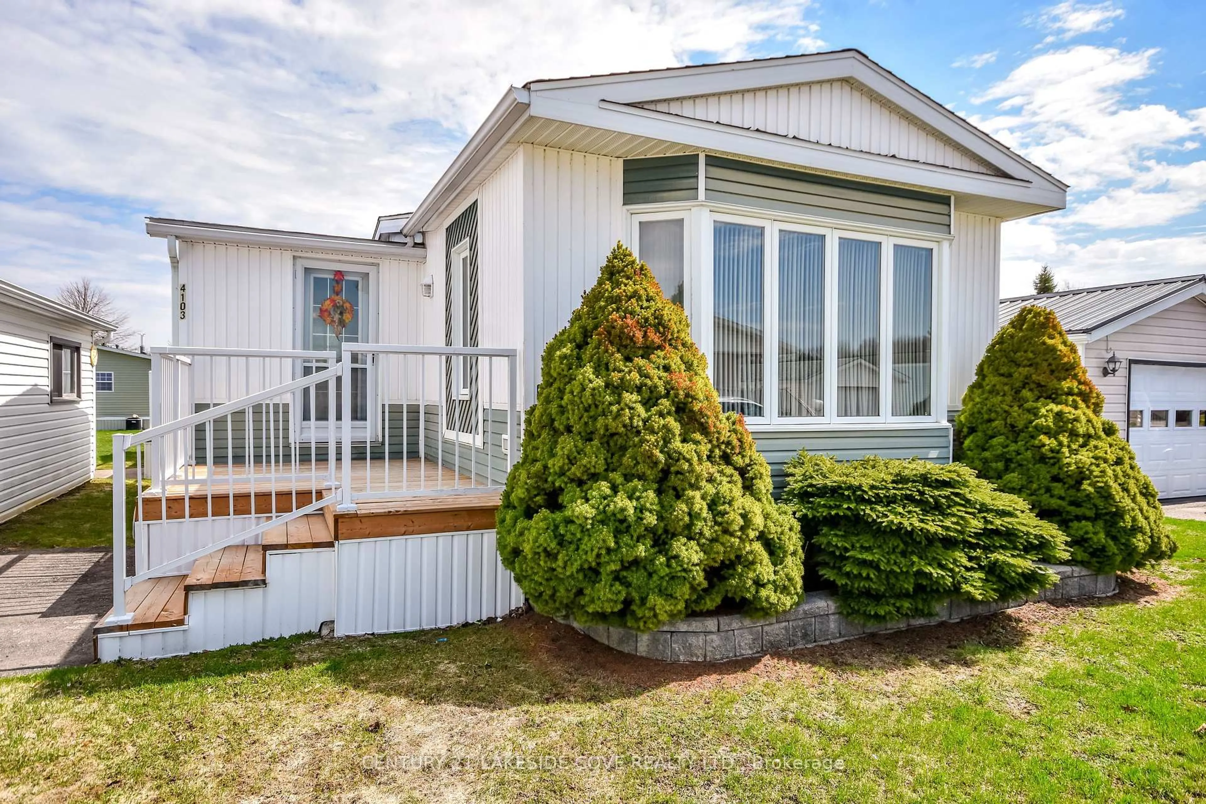 Home with vinyl exterior material, unknown for 4103 Lynn St, Severn Ontario L3V 0V7