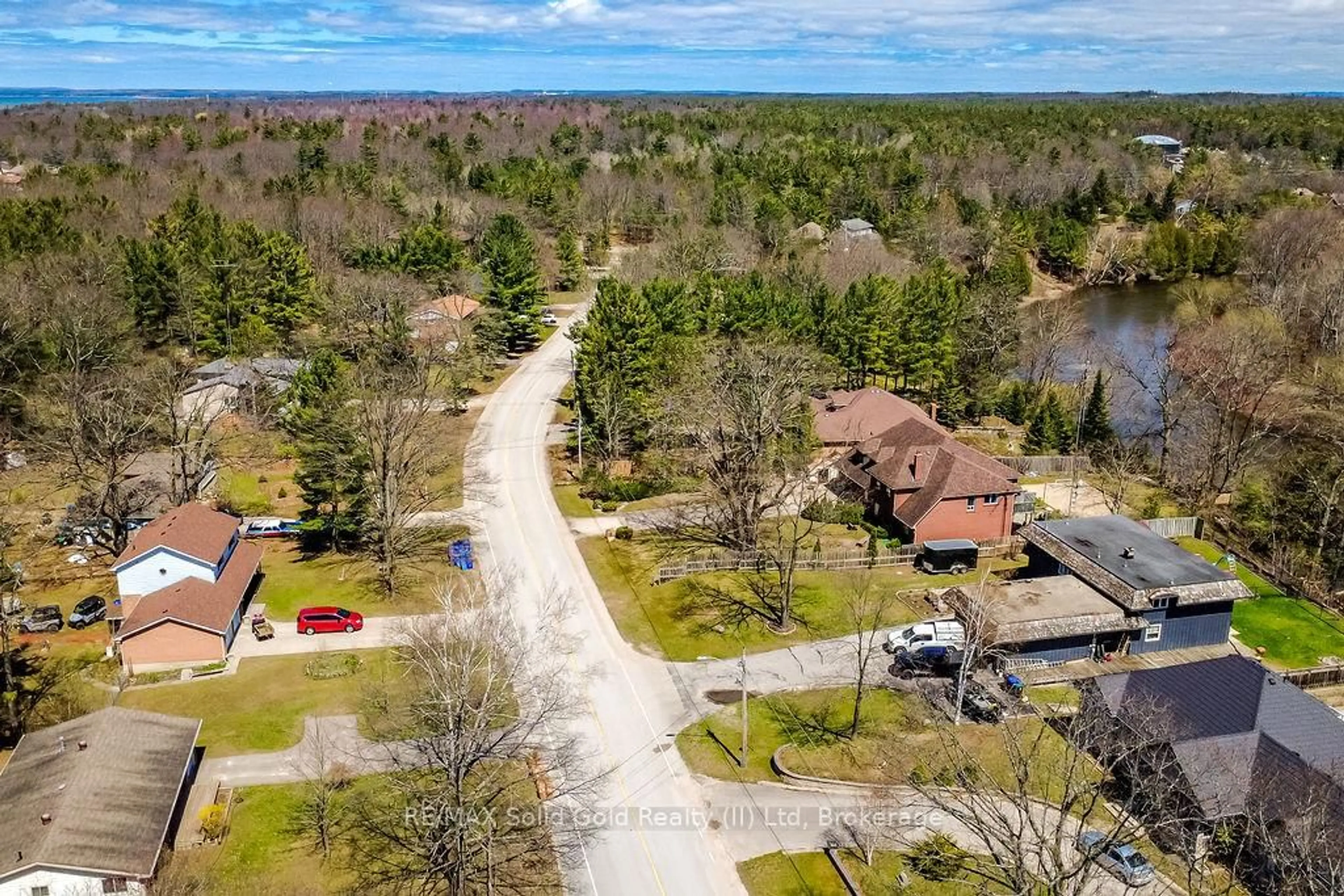 A pic from outside/outdoor area/front of a property/back of a property/a pic from drone, water/lake/river/ocean view for 150 Woodland Dr, Wasaga Beach Ontario L9Z 2V4