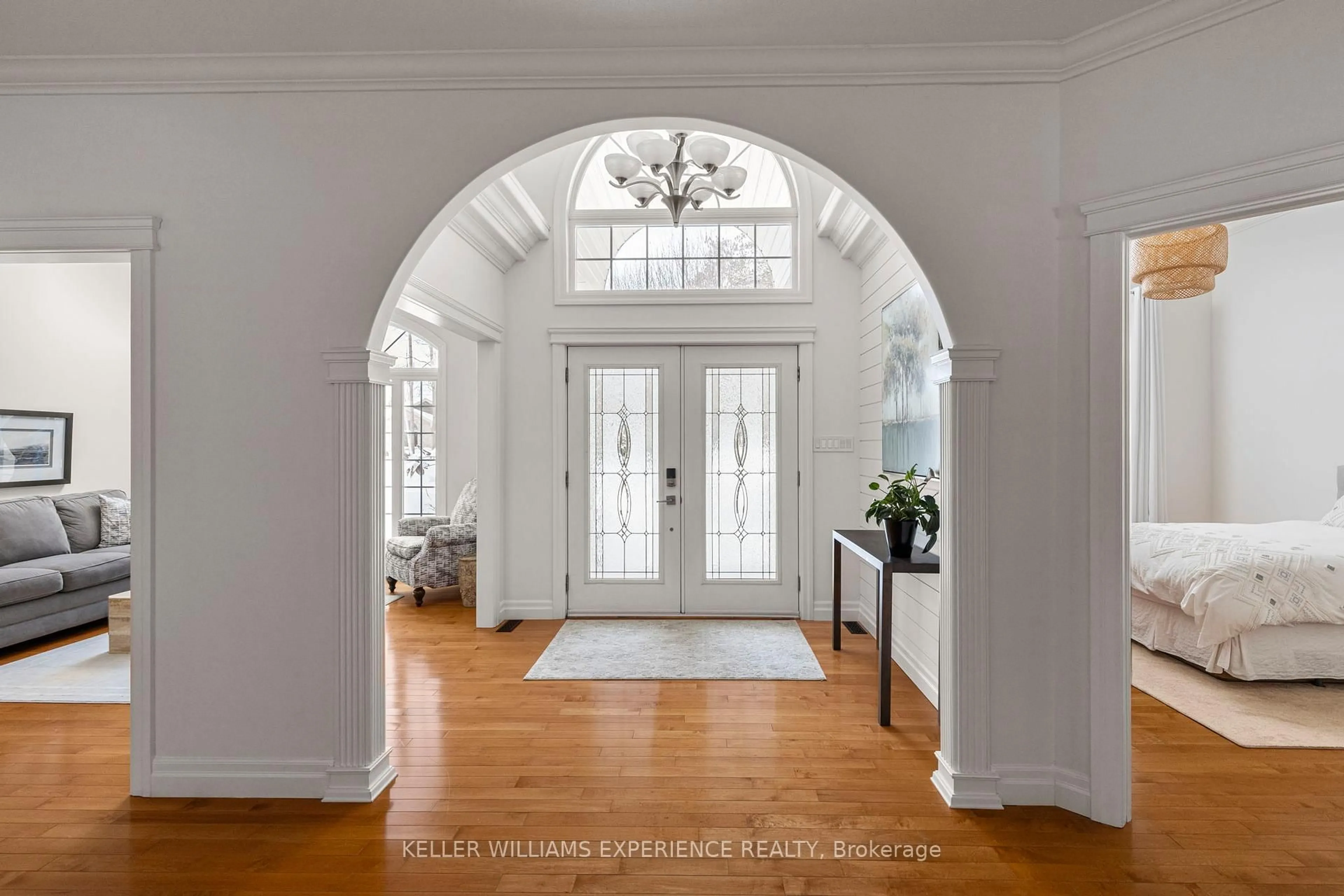 Indoor entryway for 7 Highland Dr, Oro-Medonte Ontario L0L 2L0