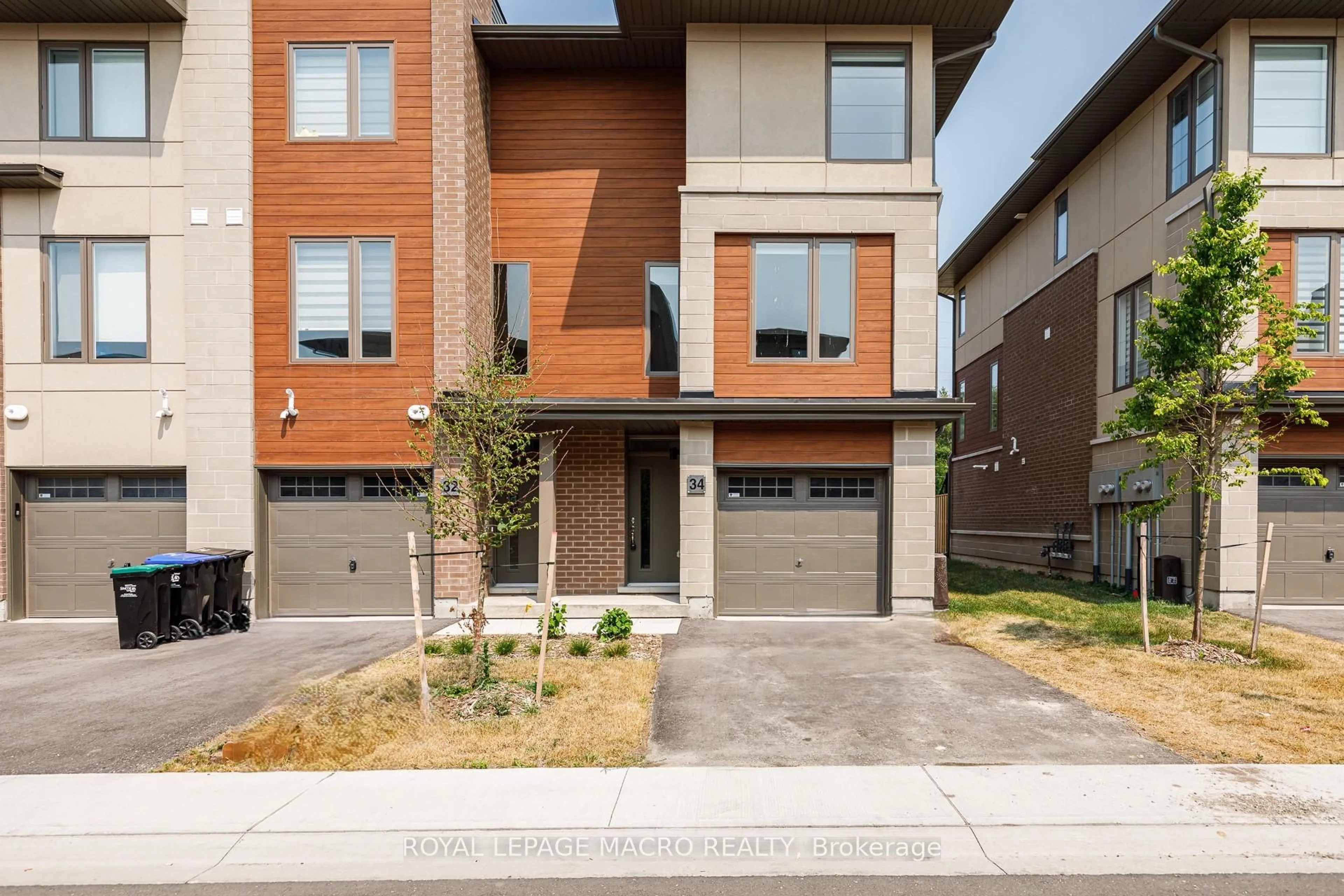 Home with brick exterior material, street for 34 Winters Cres, Collingwood Ontario L9Y 5T1