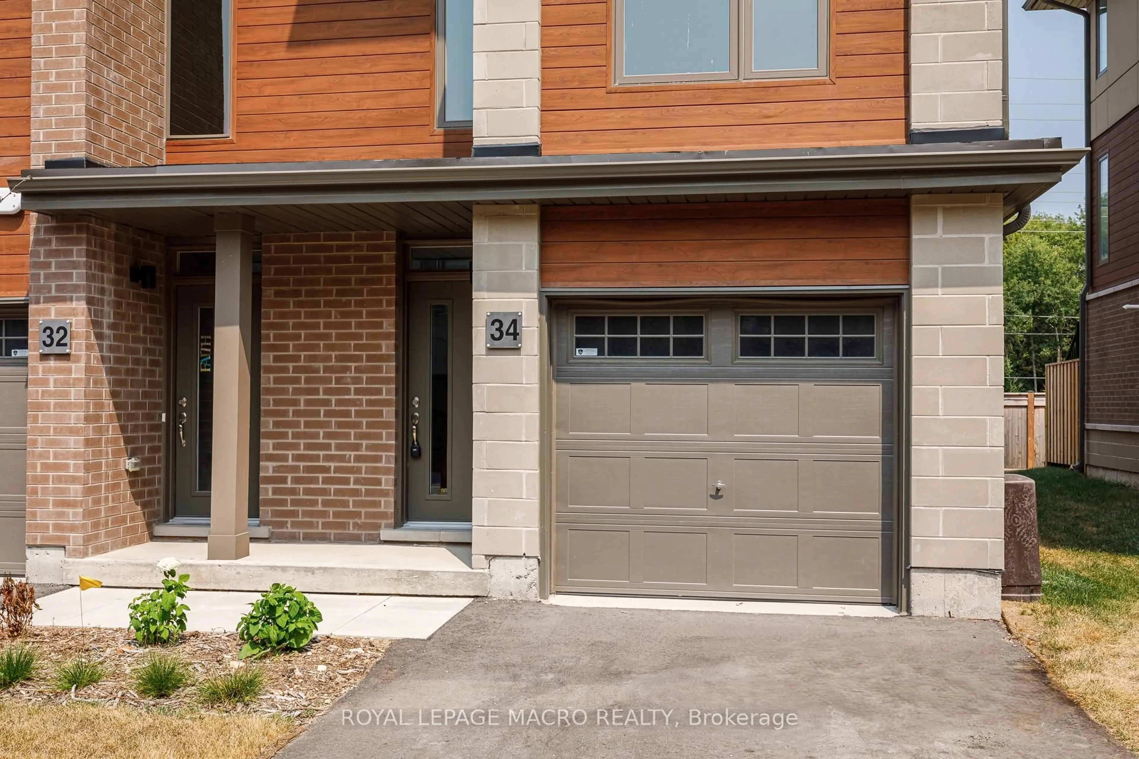 Home with brick exterior material, street for 34 Winters Cres, Collingwood Ontario L9Y 5T1