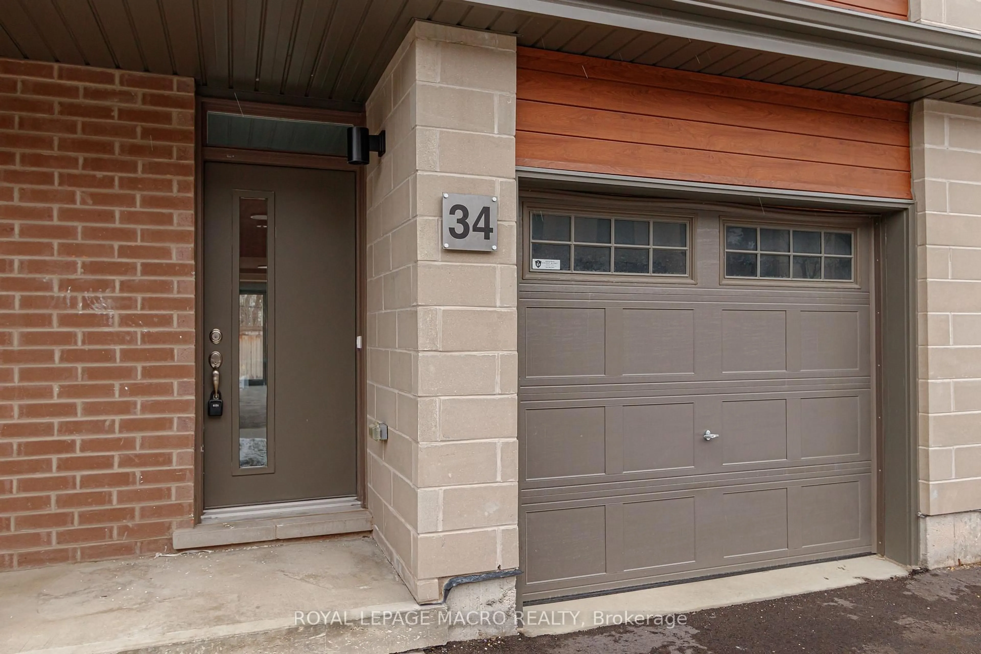 Indoor entryway for 34 Winters Cres, Collingwood Ontario L9Y 5T1