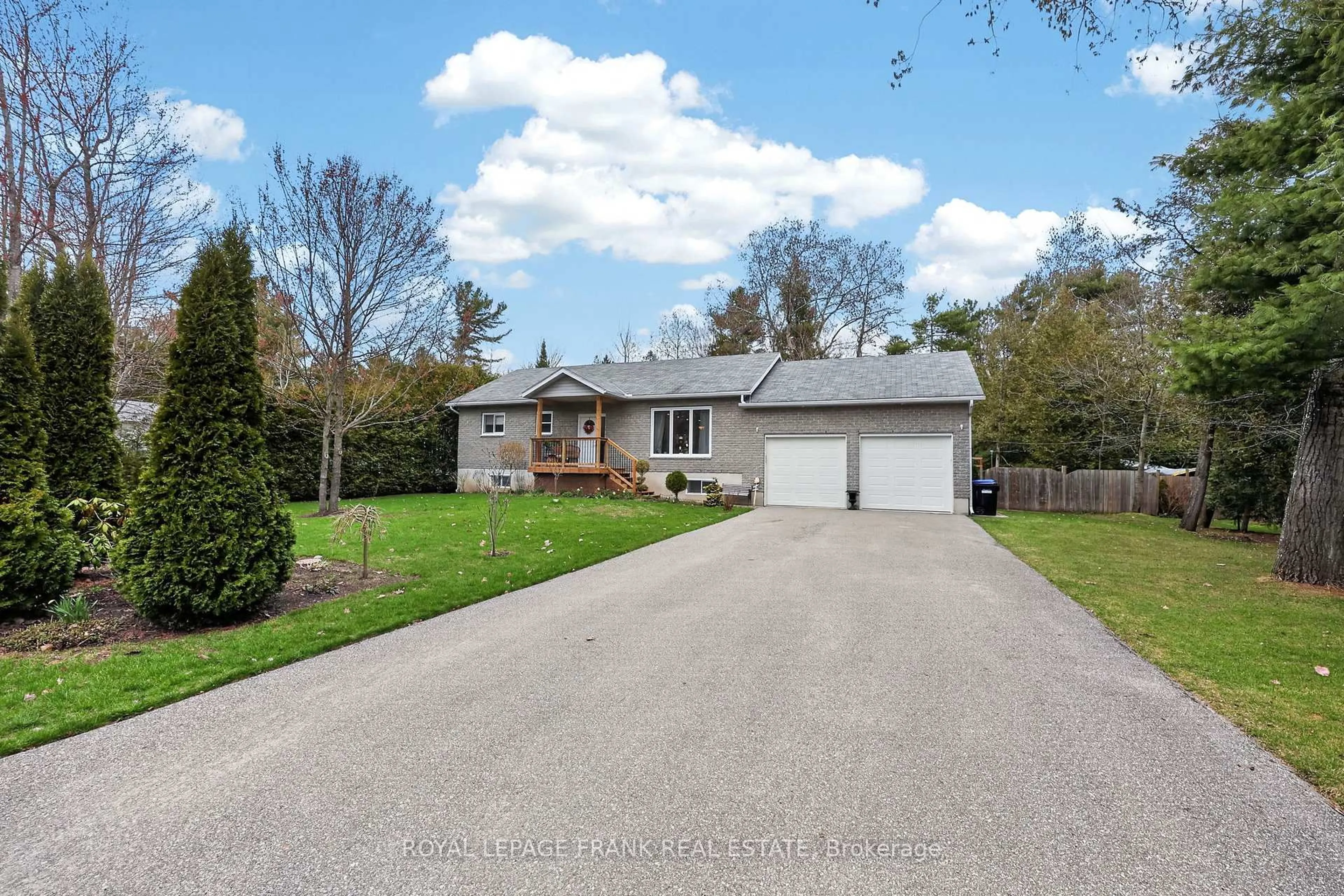 A pic from outside/outdoor area/front of a property/back of a property/a pic from drone, street for 19 Trout Lane, Tiny Ontario L9M 0J1