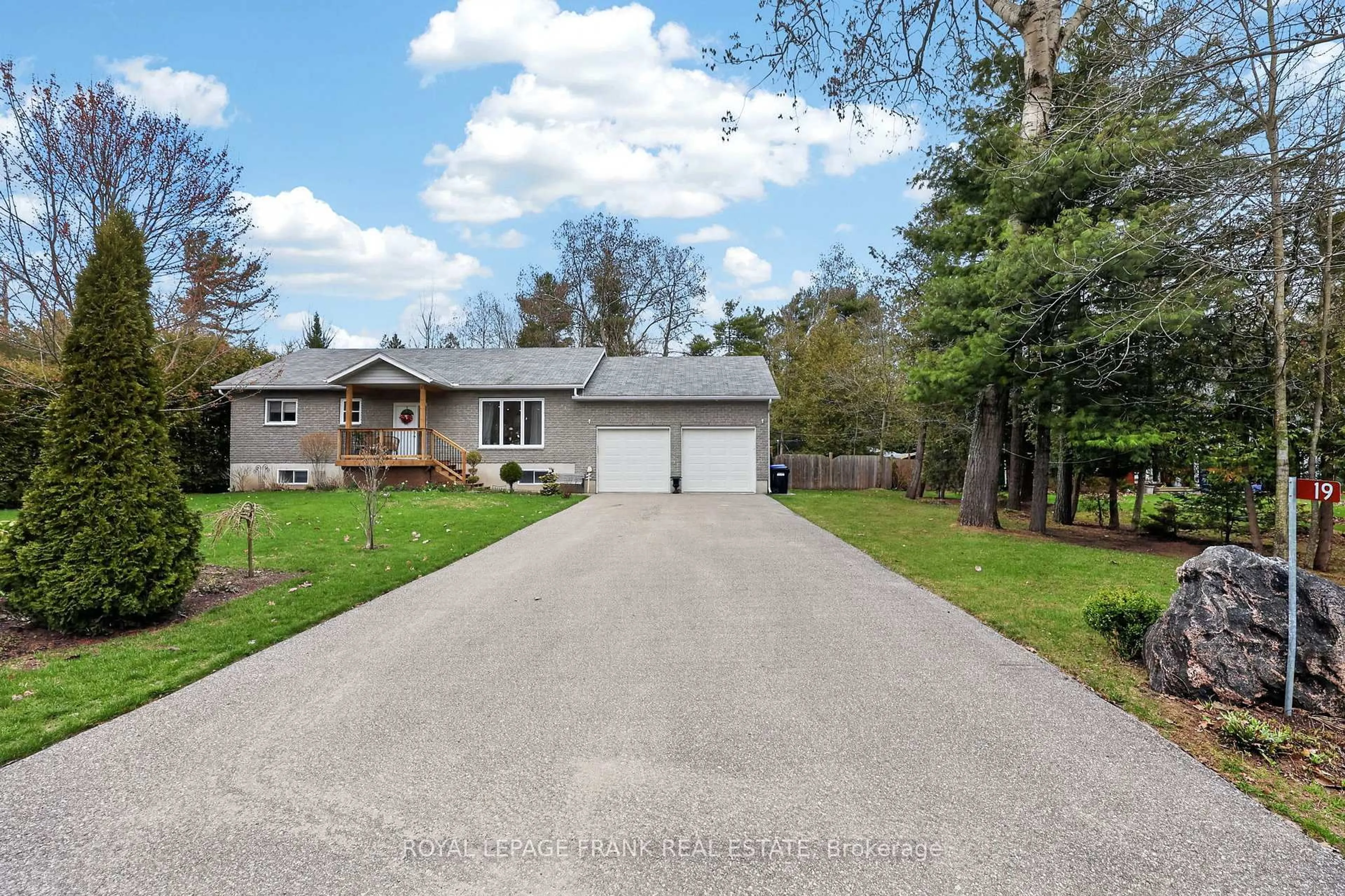 A pic from outside/outdoor area/front of a property/back of a property/a pic from drone, street for 19 Trout Lane, Tiny Ontario L9M 0J1