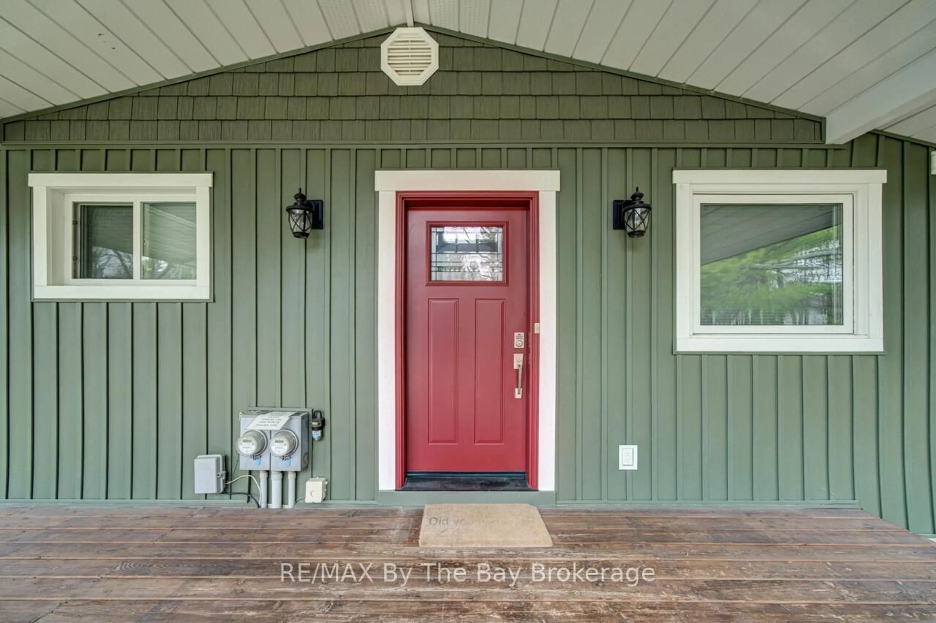 Indoor entryway for 1628 River Rd, Wasaga Beach Ontario L9Z 2S3