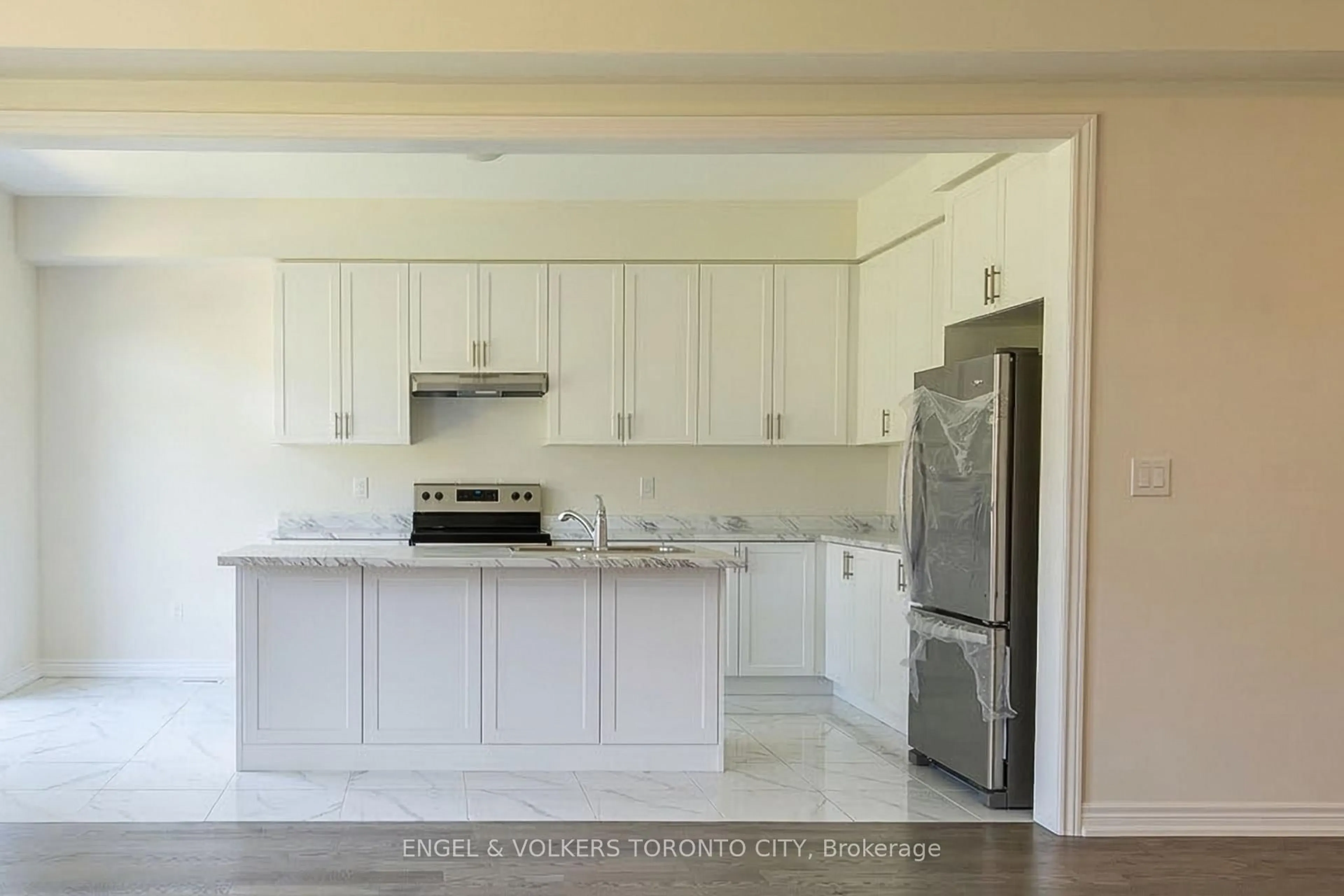 Open concept kitchen, unknown for 24 Ludlow Dr, Barrie Ontario L9S 2Z8