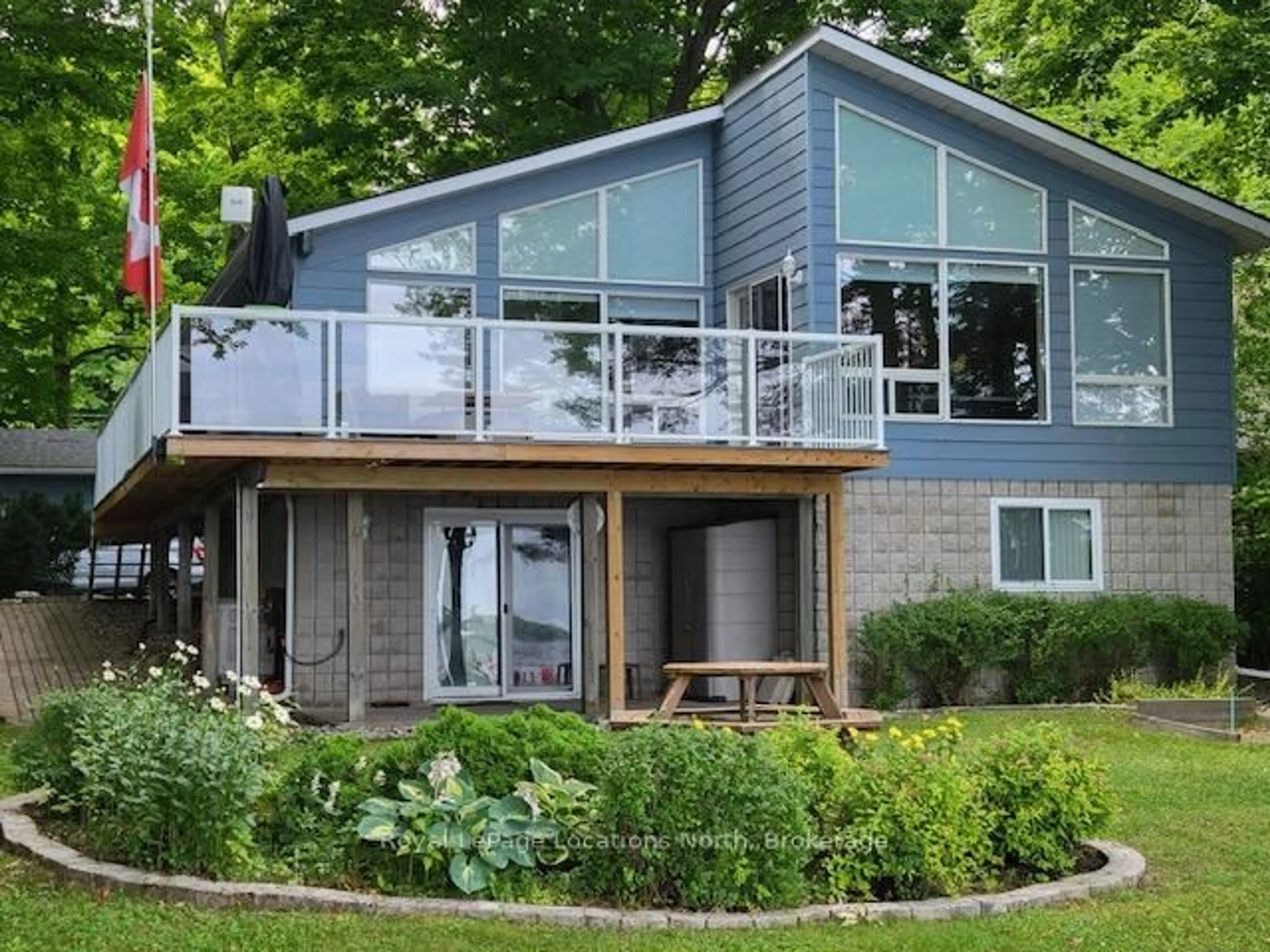 Home with vinyl exterior material, water/lake/river/ocean view for 177 Peek-A-Boo Tr, Tiny Ontario L9M 1R2