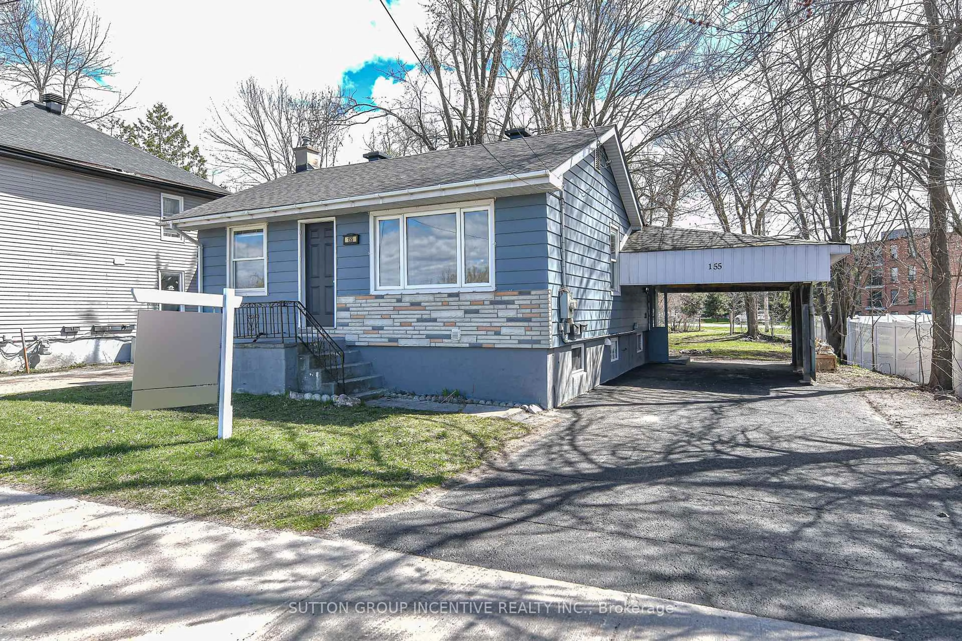 Home with vinyl exterior material, street for 155 ATHERLEY Rd, Orillia Ontario L3V 1N5