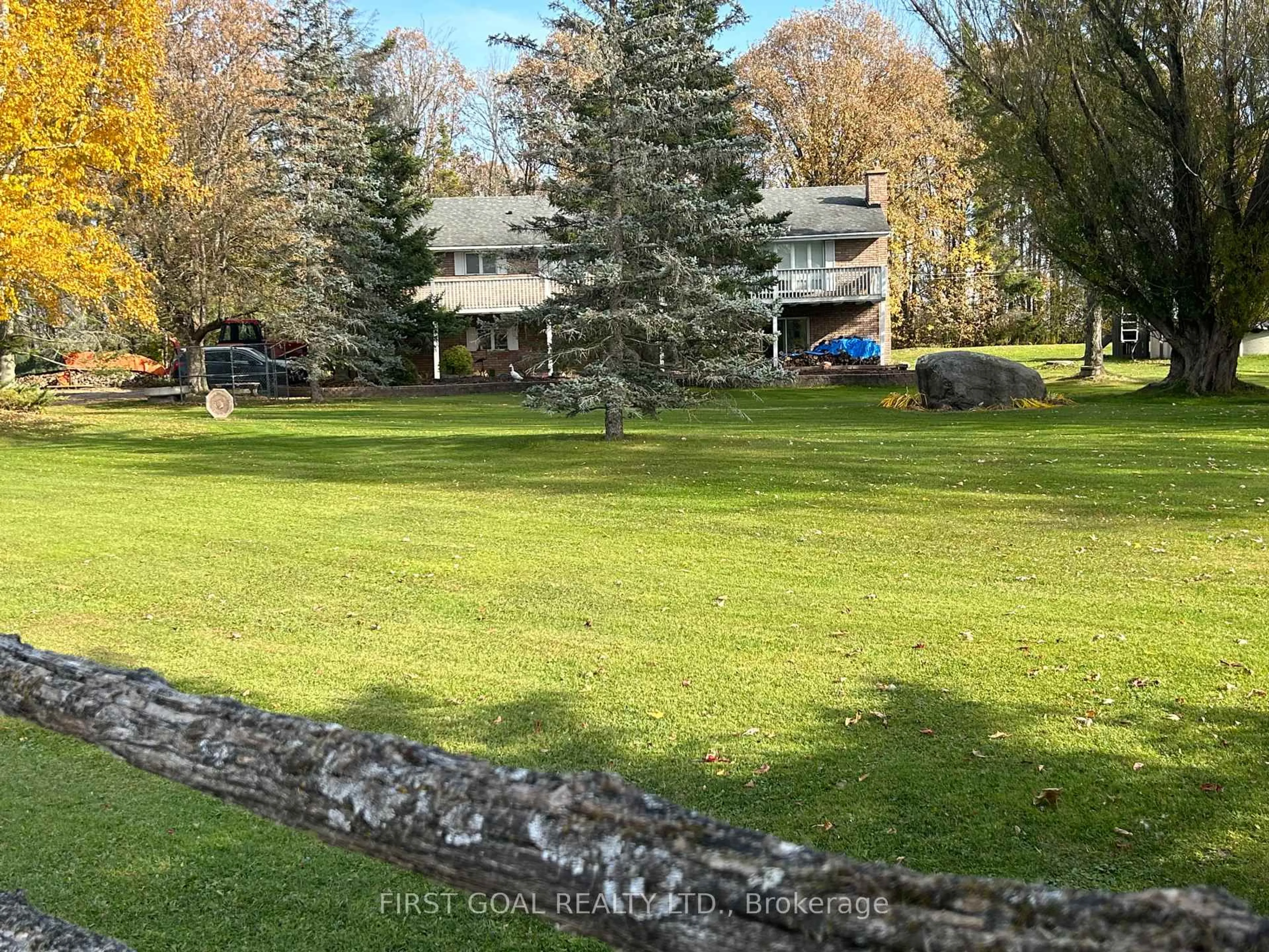 A pic from outside/outdoor area/front of a property/back of a property/a pic from drone, unknown for 2973 Matchedash St, Severn Ontario L0K 1E0