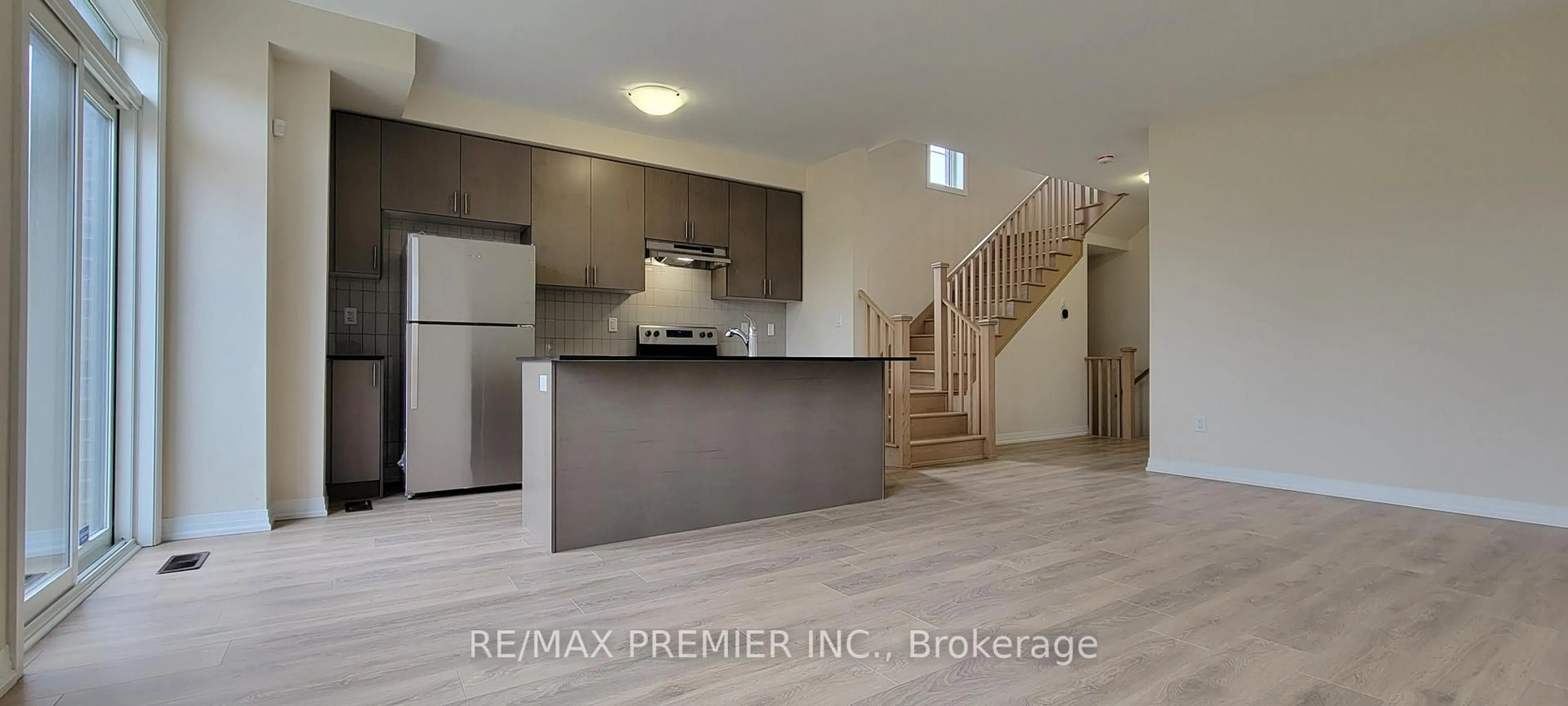 Open concept kitchen, unknown for 94 Turnberry Lane, Barrie Ontario L4N 6K7