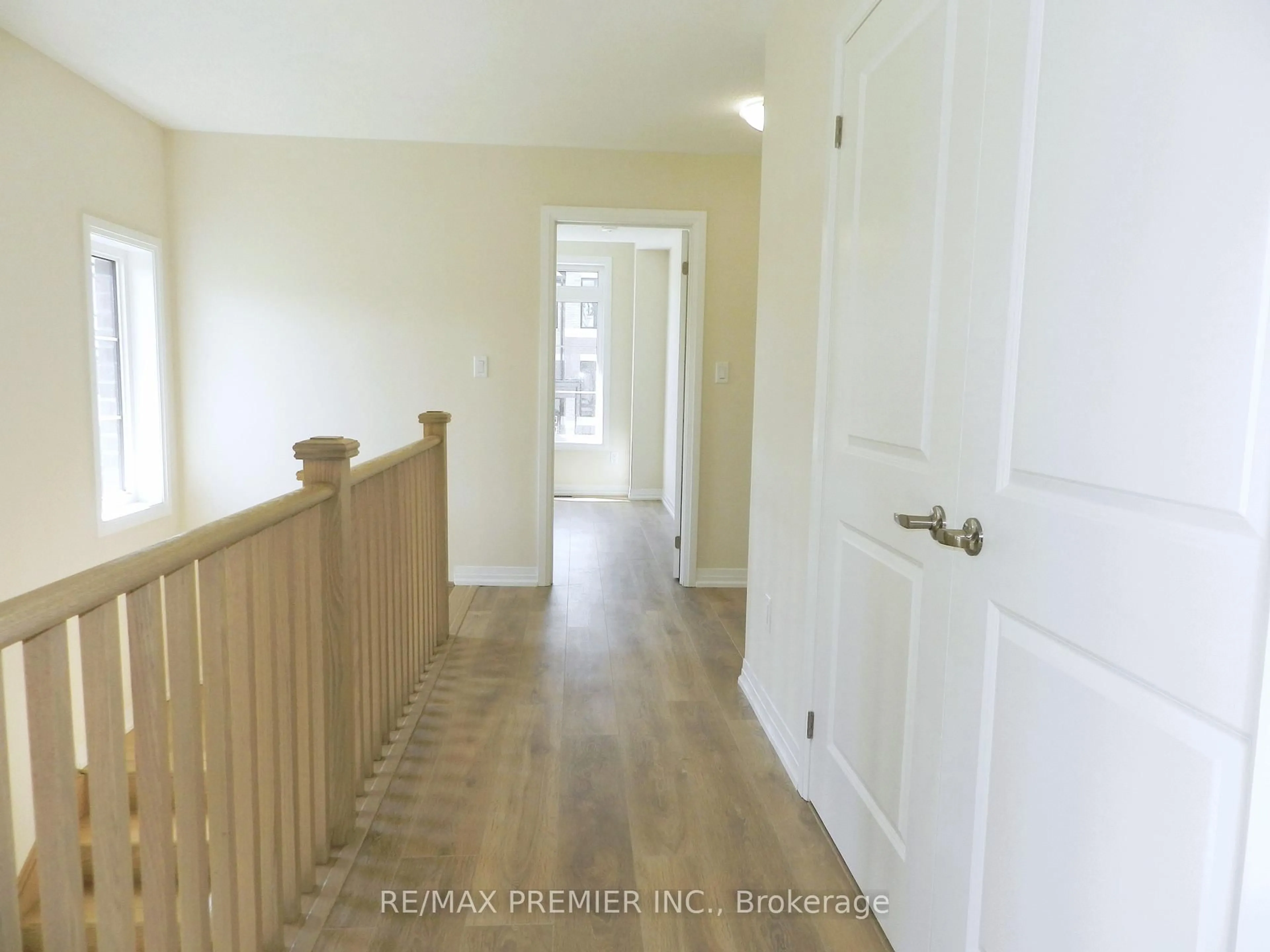 Indoor entryway for 94 Turnberry Lane, Barrie Ontario L4N 6K7