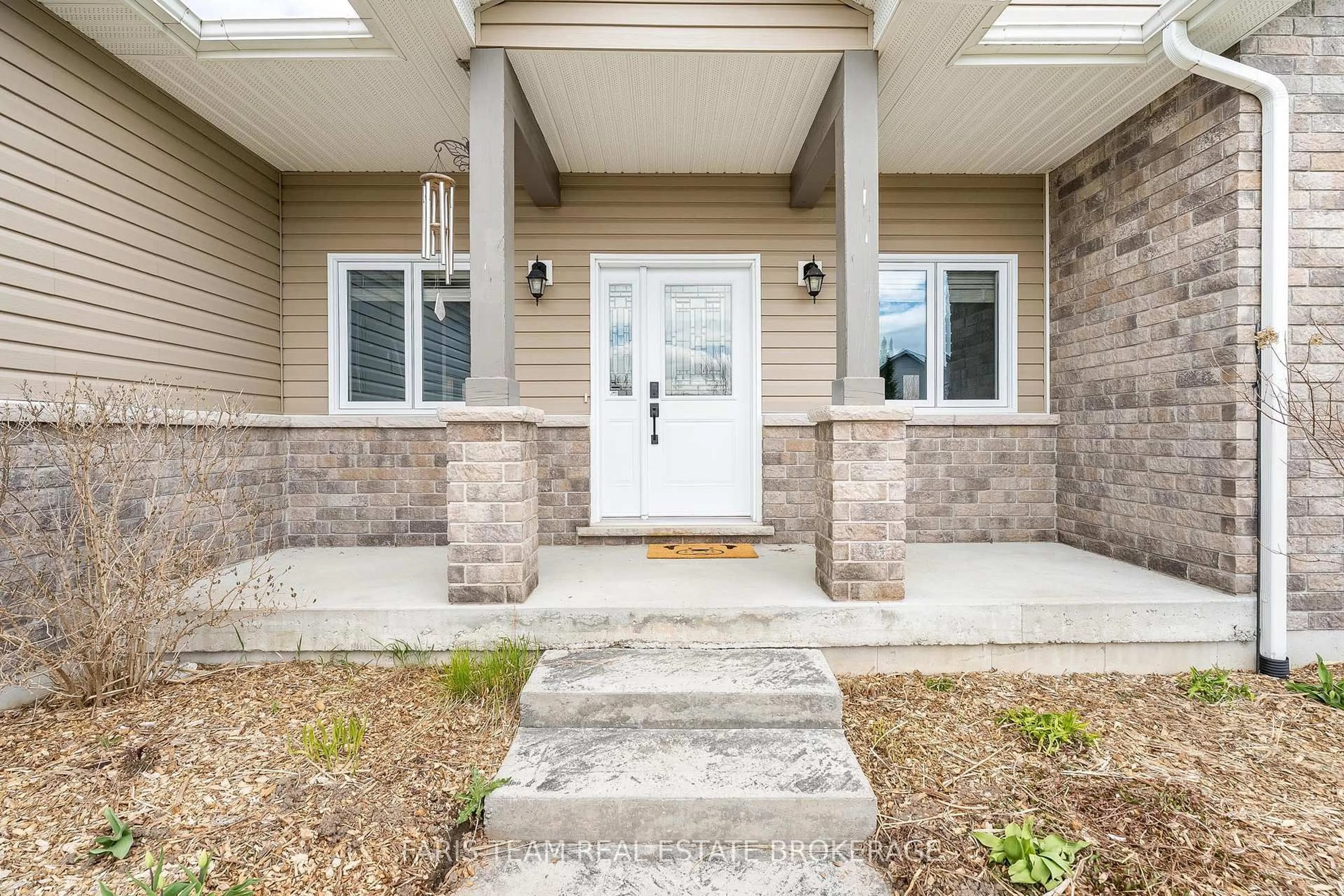 Indoor entryway for 53 Boyd Cres, Oro-Medonte Ontario L0K 1N0
