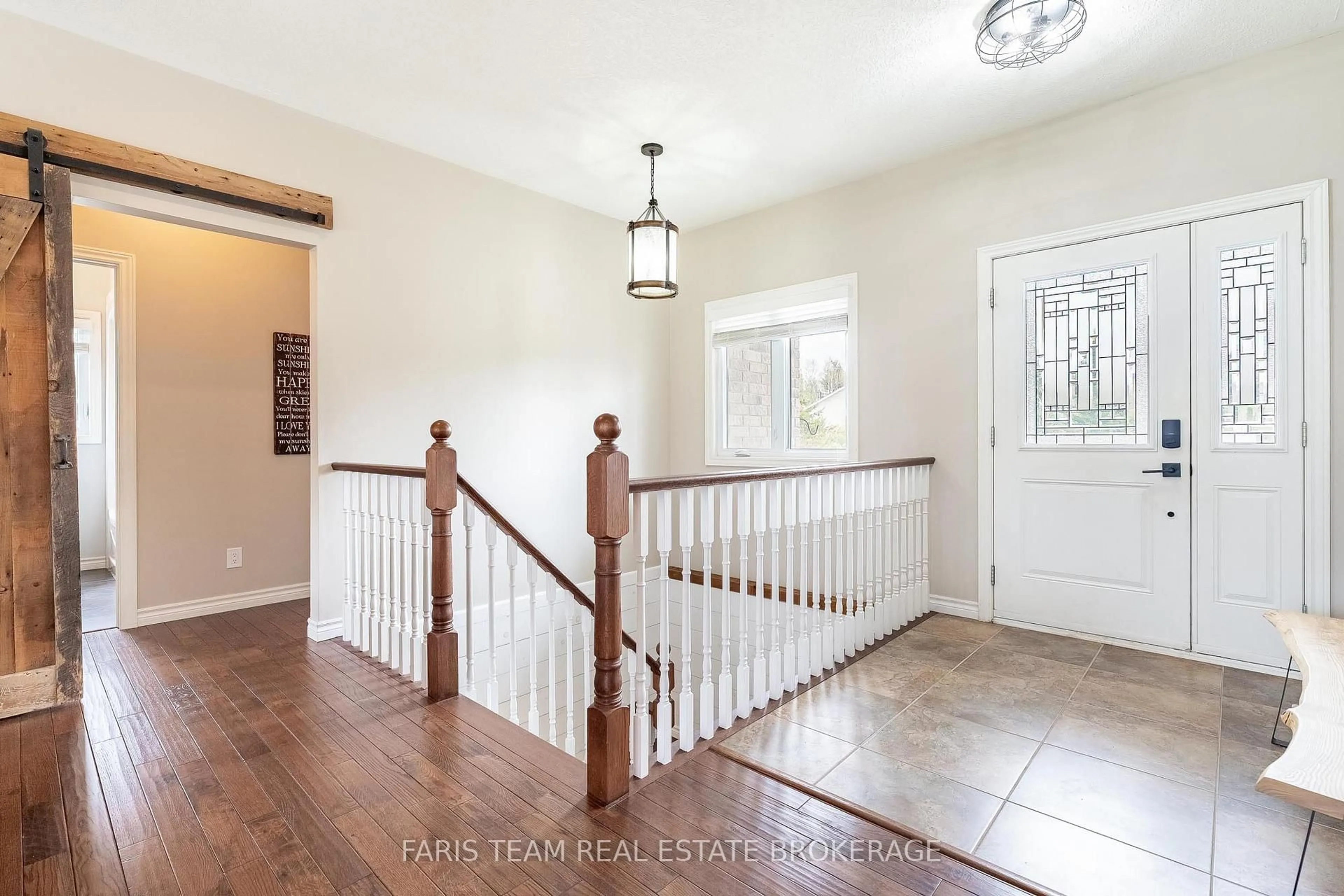 Indoor entryway for 53 Boyd Cres, Oro-Medonte Ontario L0K 1N0