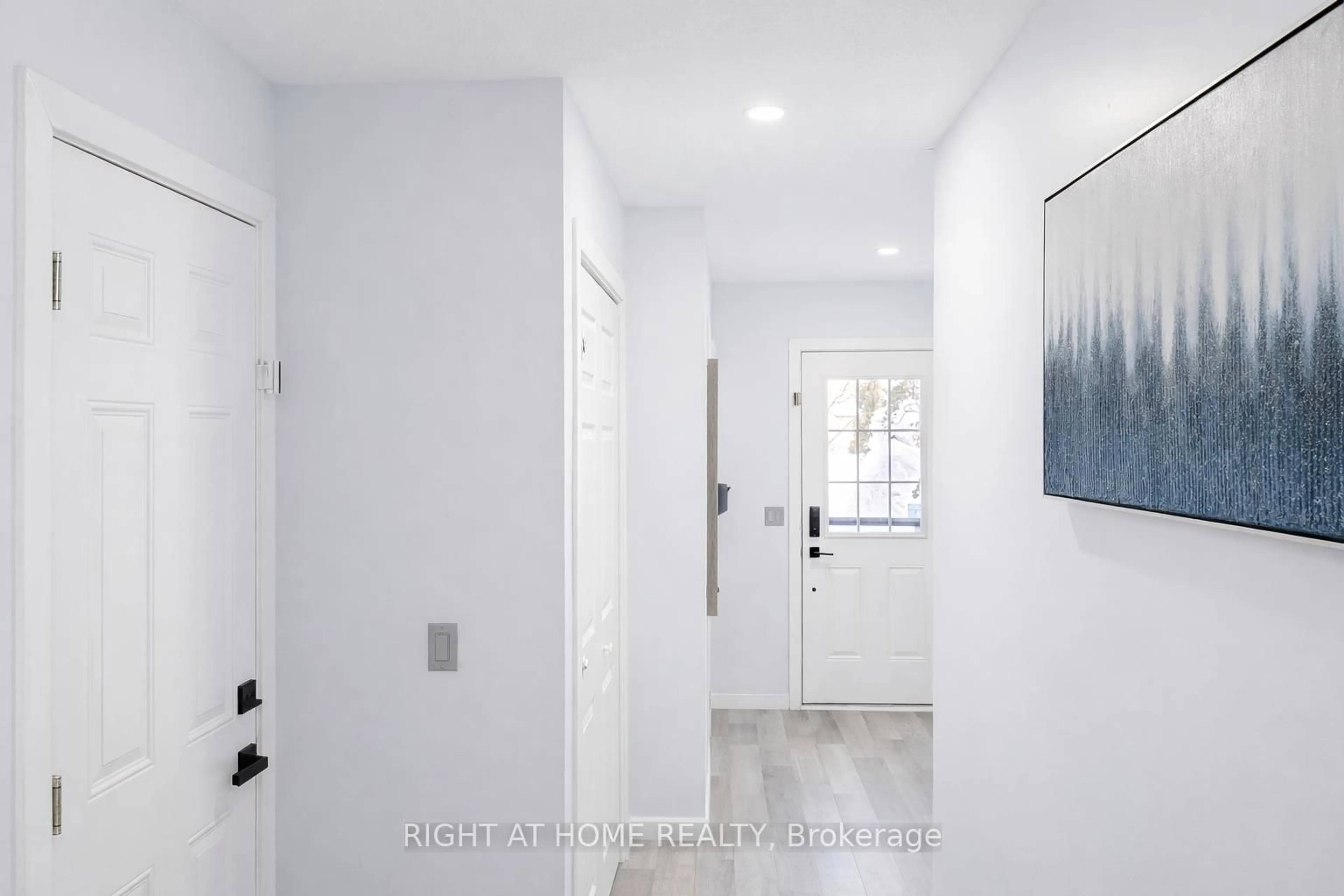 Indoor entryway for 5 Michelle Dr, Orillia Ontario L3V 0B3
