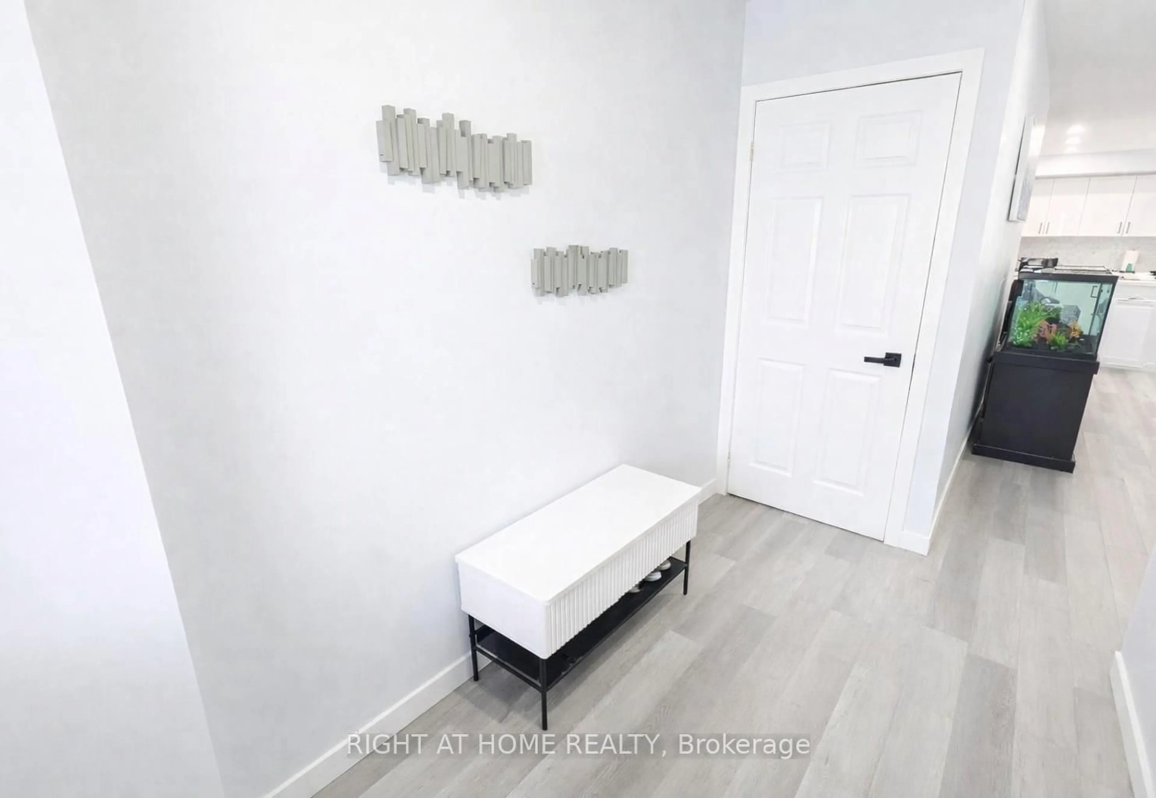 Indoor entryway for 5 Michelle Dr, Orillia Ontario L3V 0B3