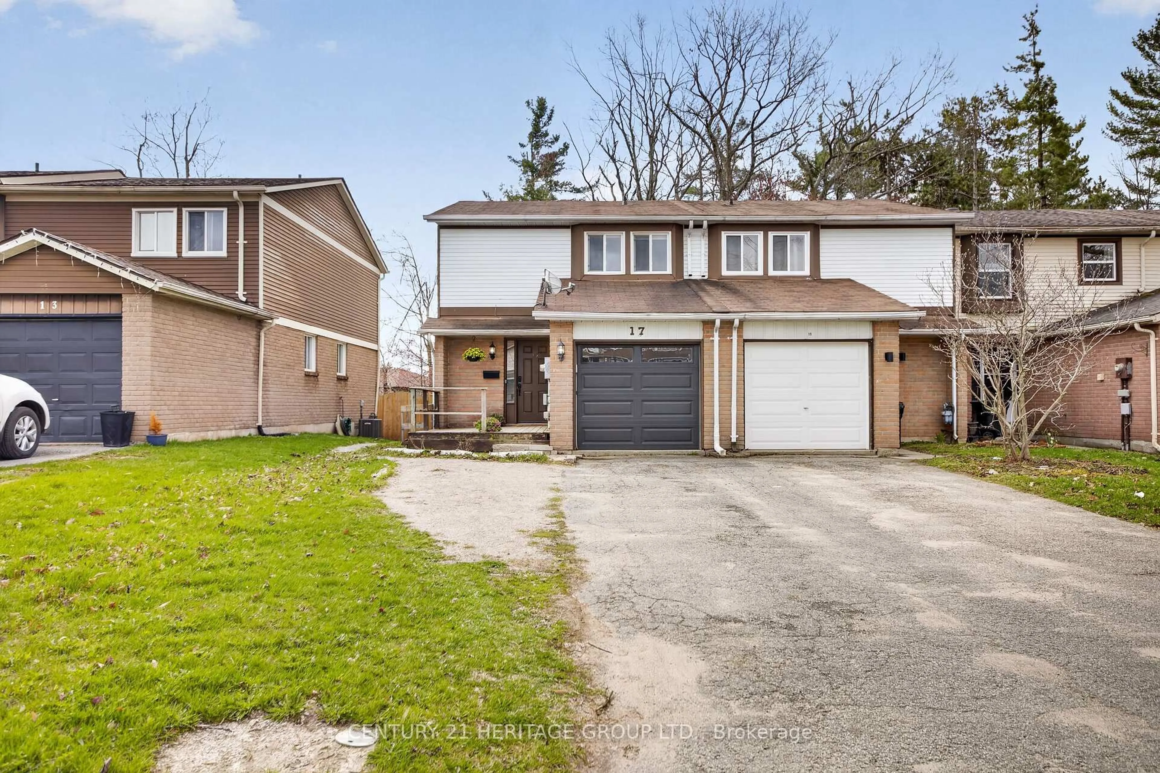 A pic from outside/outdoor area/front of a property/back of a property/a pic from drone, street for 17 Burns Circ, Barrie Ontario L4N 5J8