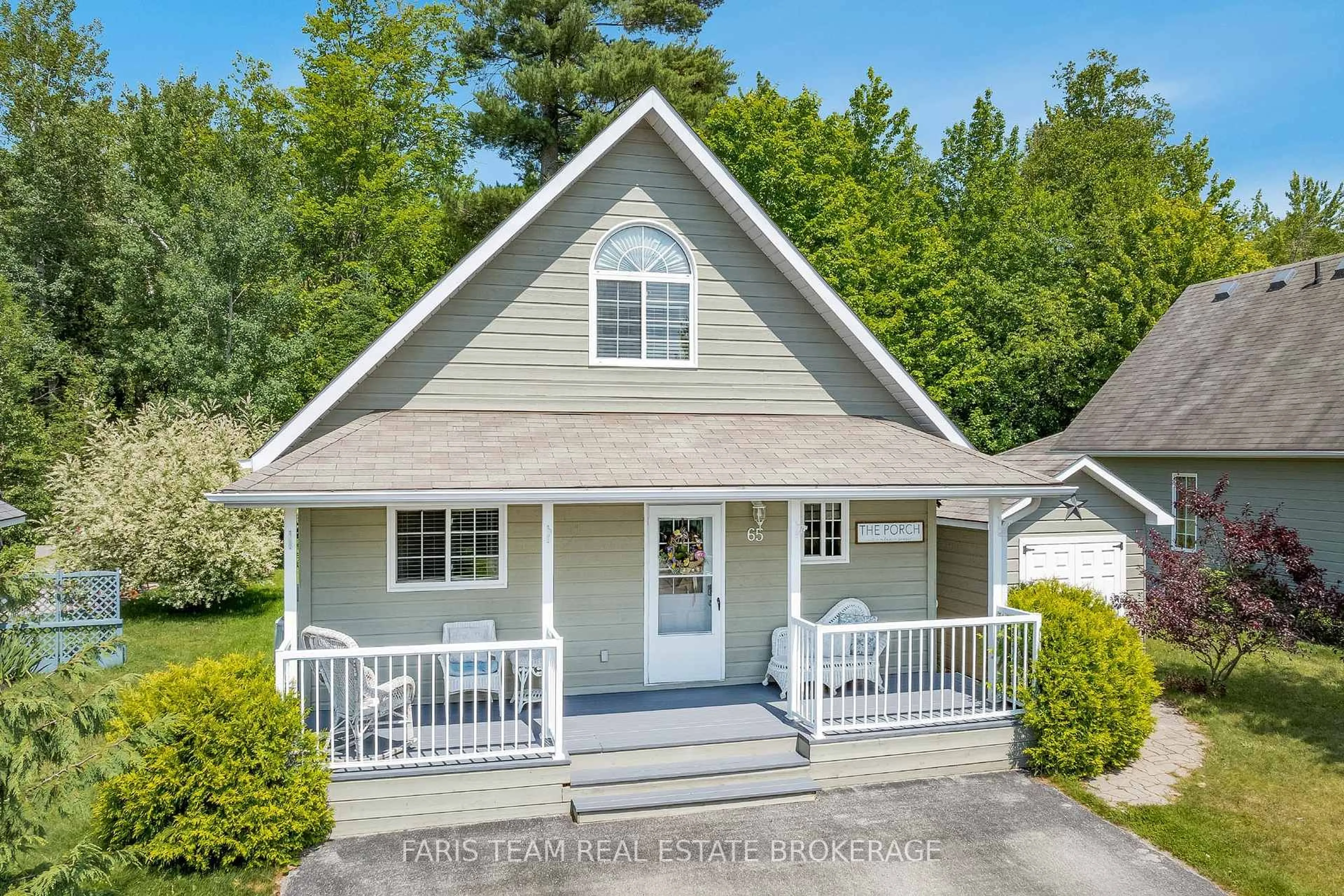 Home with vinyl exterior material, street for 65 Madawaska Tr, Wasaga Beach Ontario L9Z 1X7