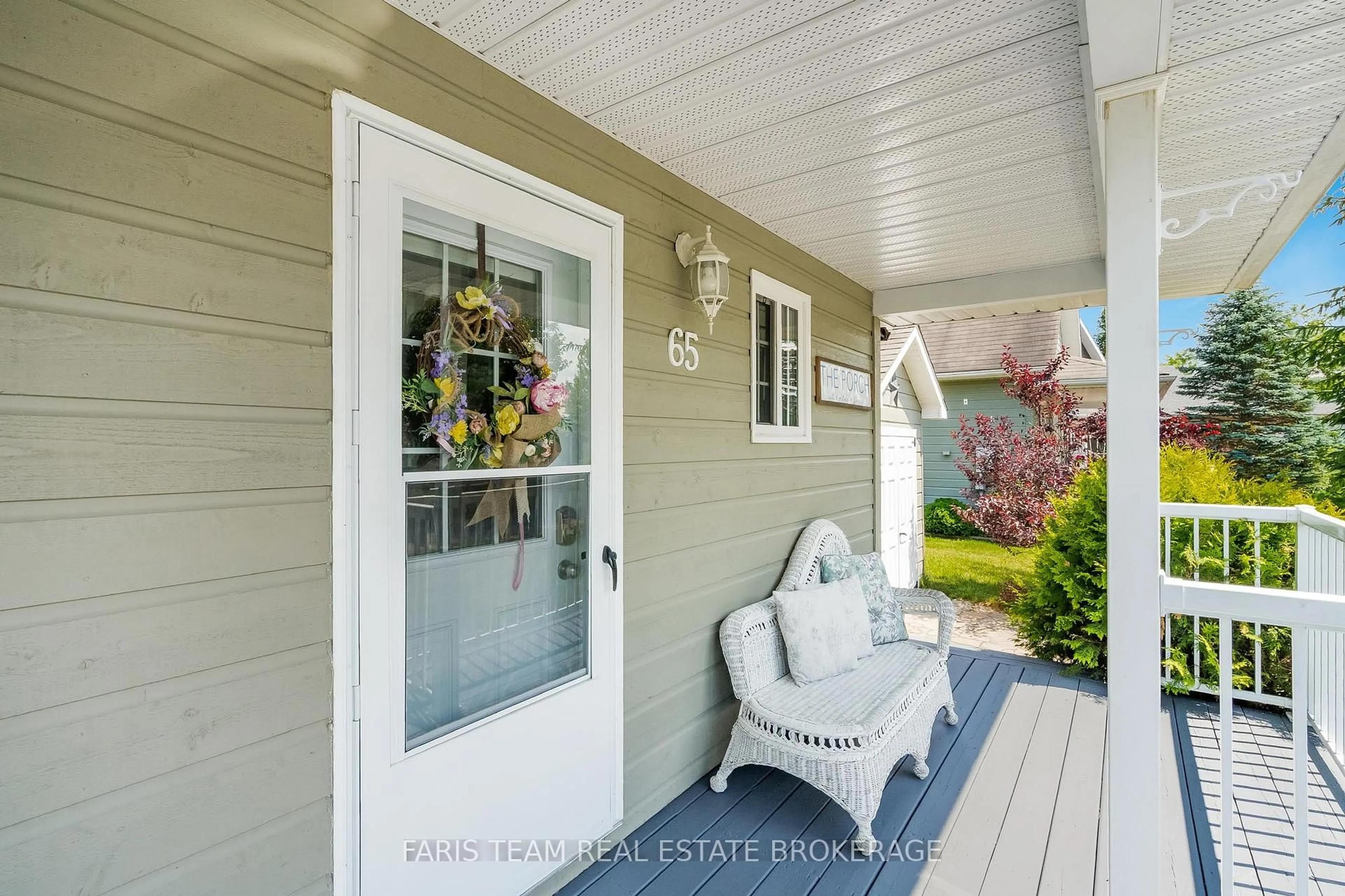 Indoor entryway for 65 Madawaska Tr, Wasaga Beach Ontario L9Z 1X7