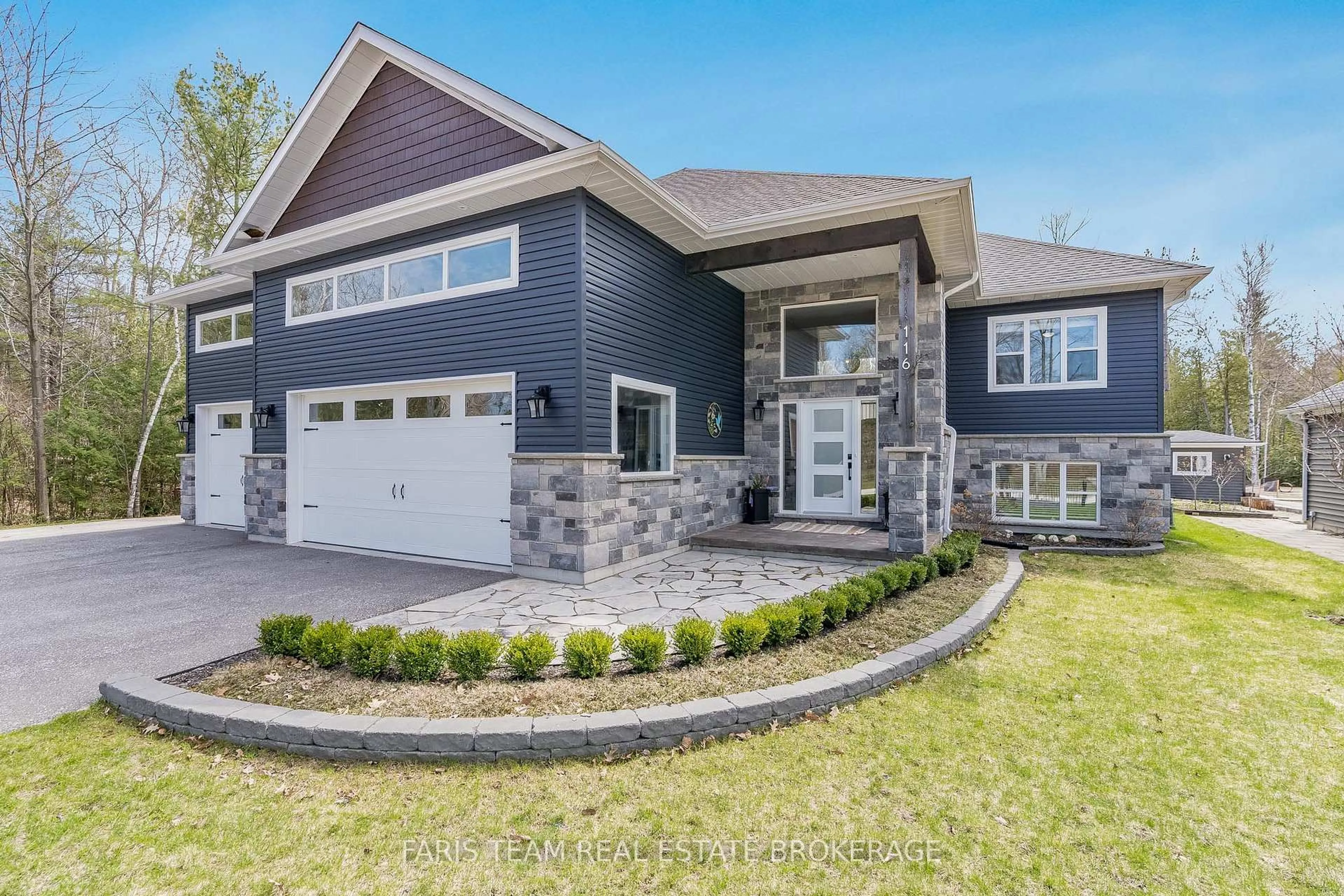 Home with brick exterior material, street for 116 Mamie Ave, Wasaga Beach Ontario L9Z 2P6