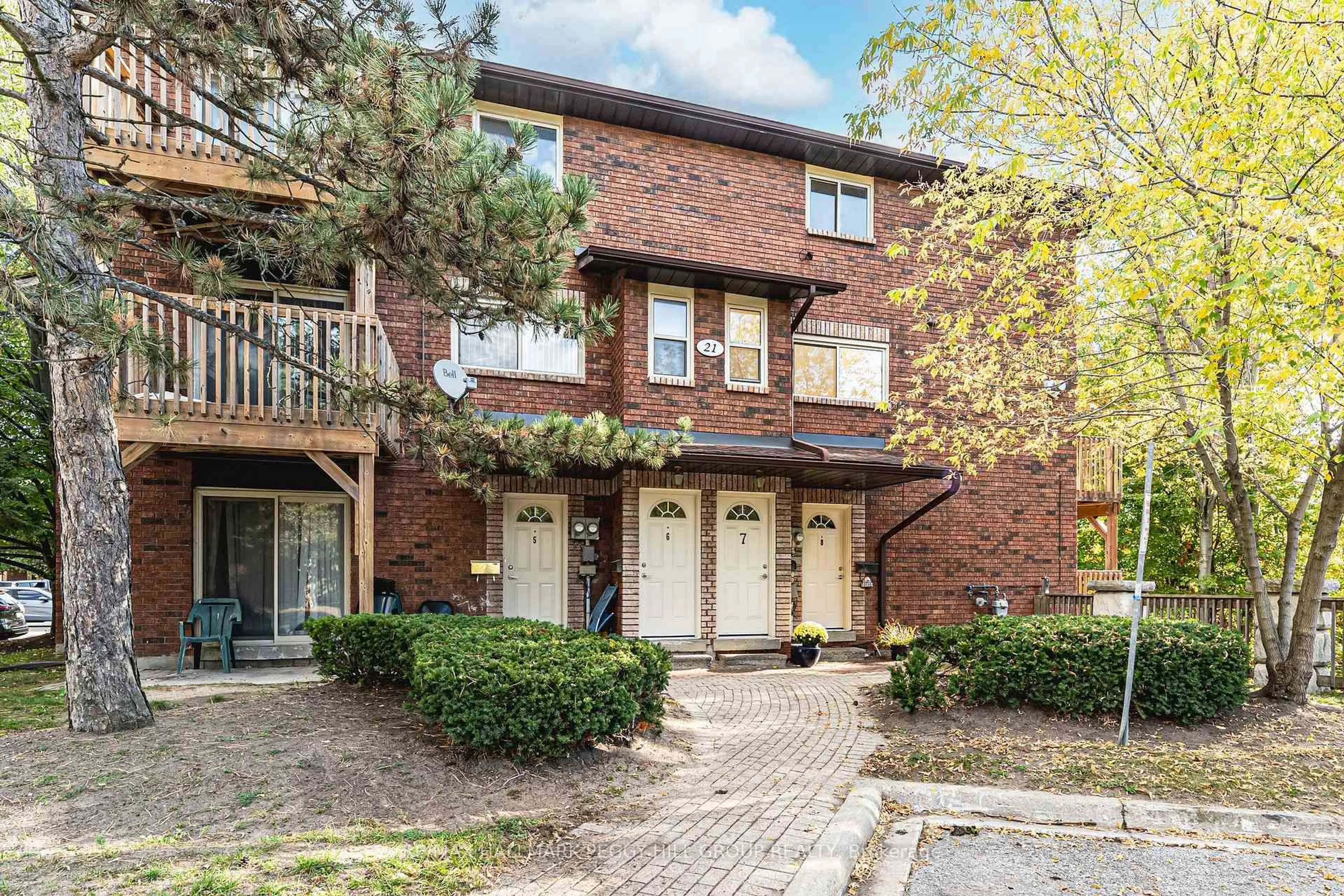 Home with brick exterior material, street for 21 Evergreen Crt #7, Barrie Ontario L4N 6W8