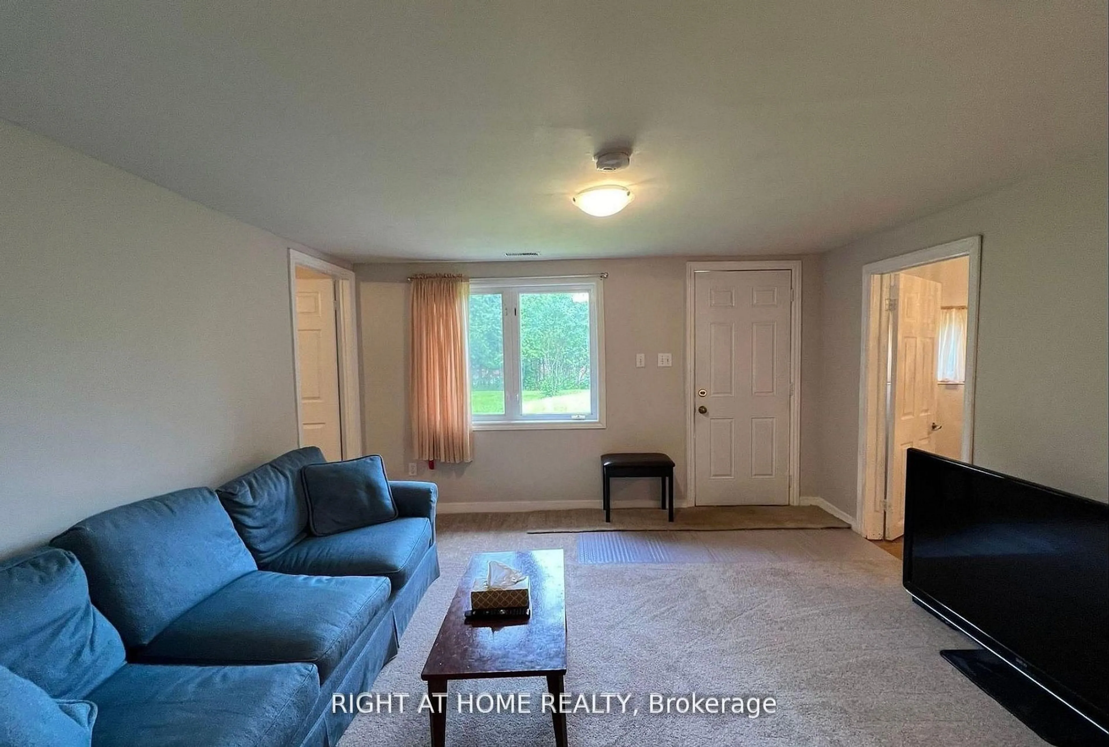 Living room with furniture, unknown for 34 Broadview St, Collingwood Ontario L9Y 0X2