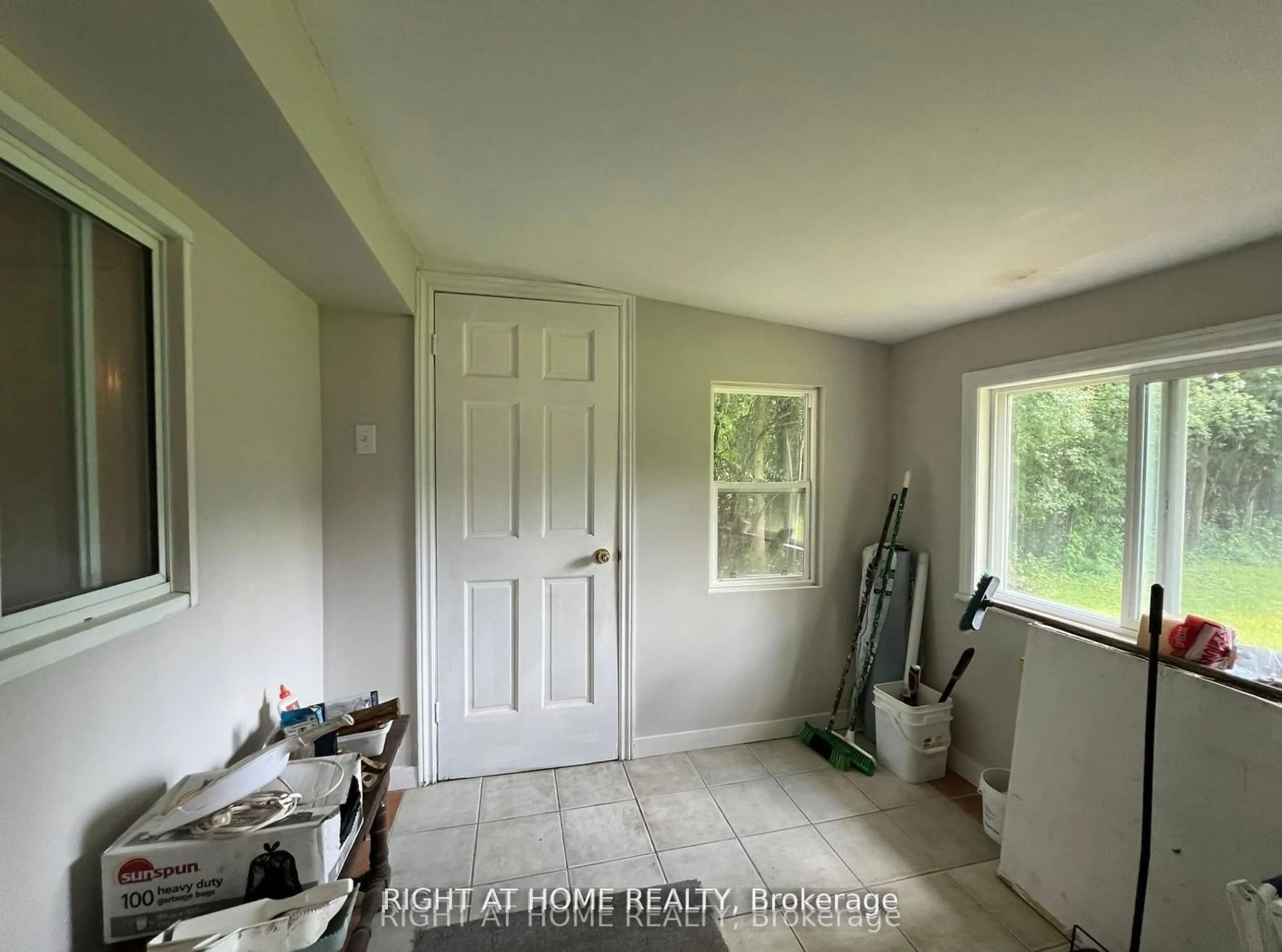 Unknown for 34 Broadview St, Collingwood Ontario L9Y 0X2