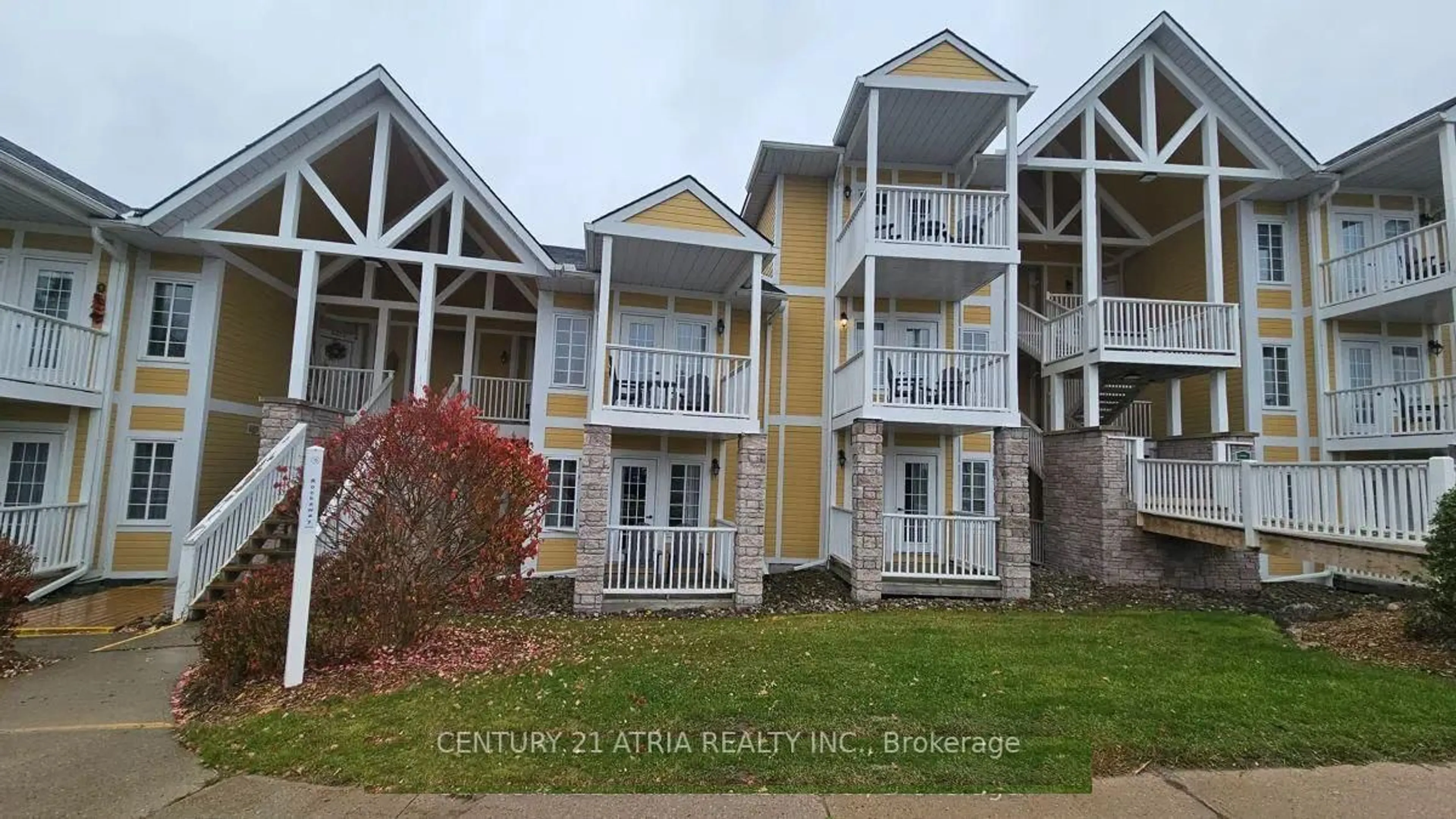Patio, unknown for 90 Highland Dr #2074, Oro-Medonte Ontario L0L 2L0