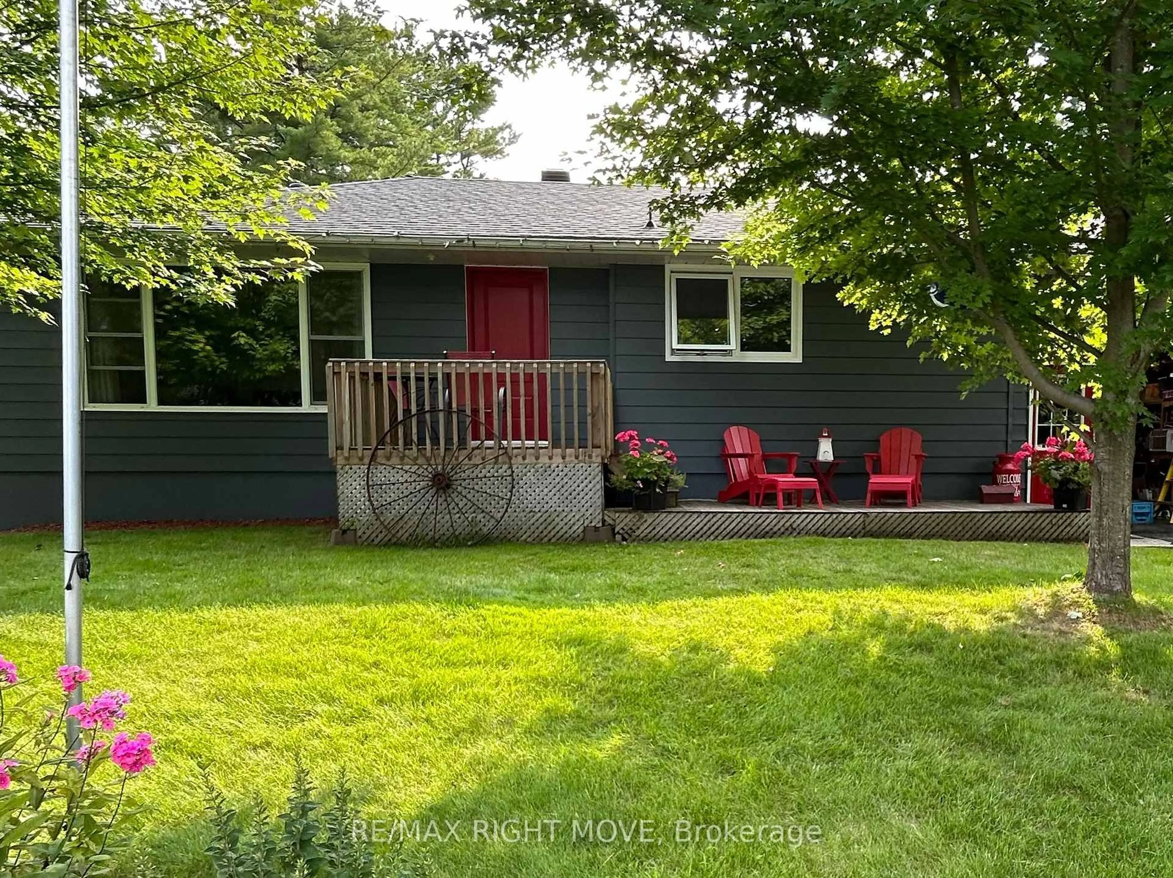 A pic from outside/outdoor area/front of a property/back of a property/a pic from drone, street for 63 Fourth St, Orillia Ontario L3V 4T9