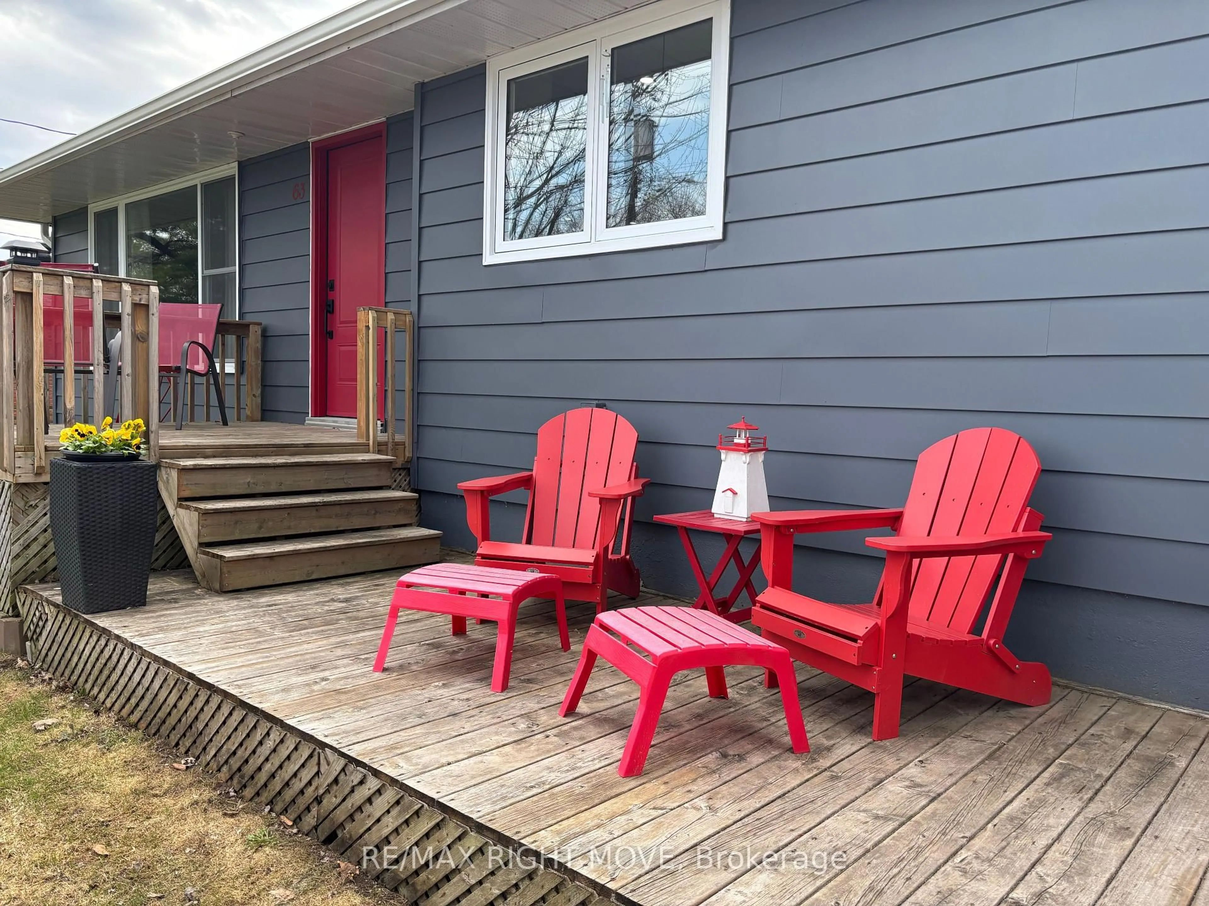 Patio, street for 63 Fourth St, Orillia Ontario L3V 4T9