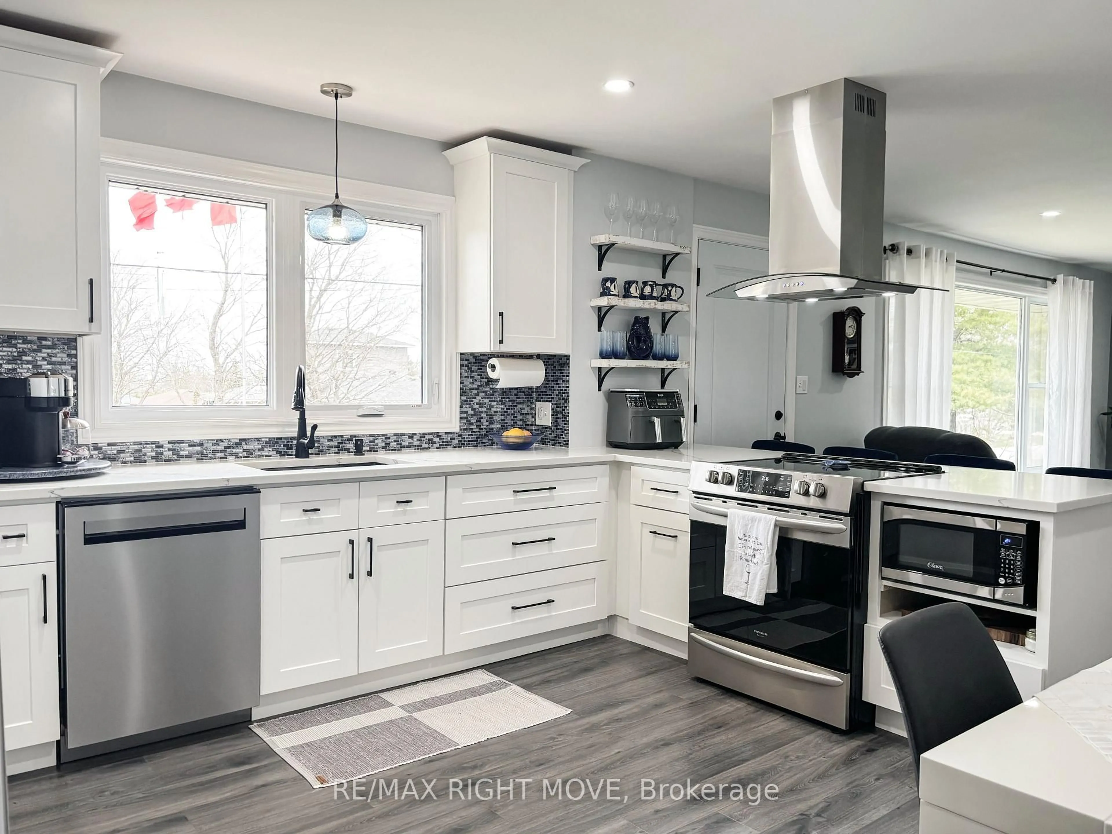 Open concept kitchen, unknown for 63 Fourth St, Orillia Ontario L3V 4T9