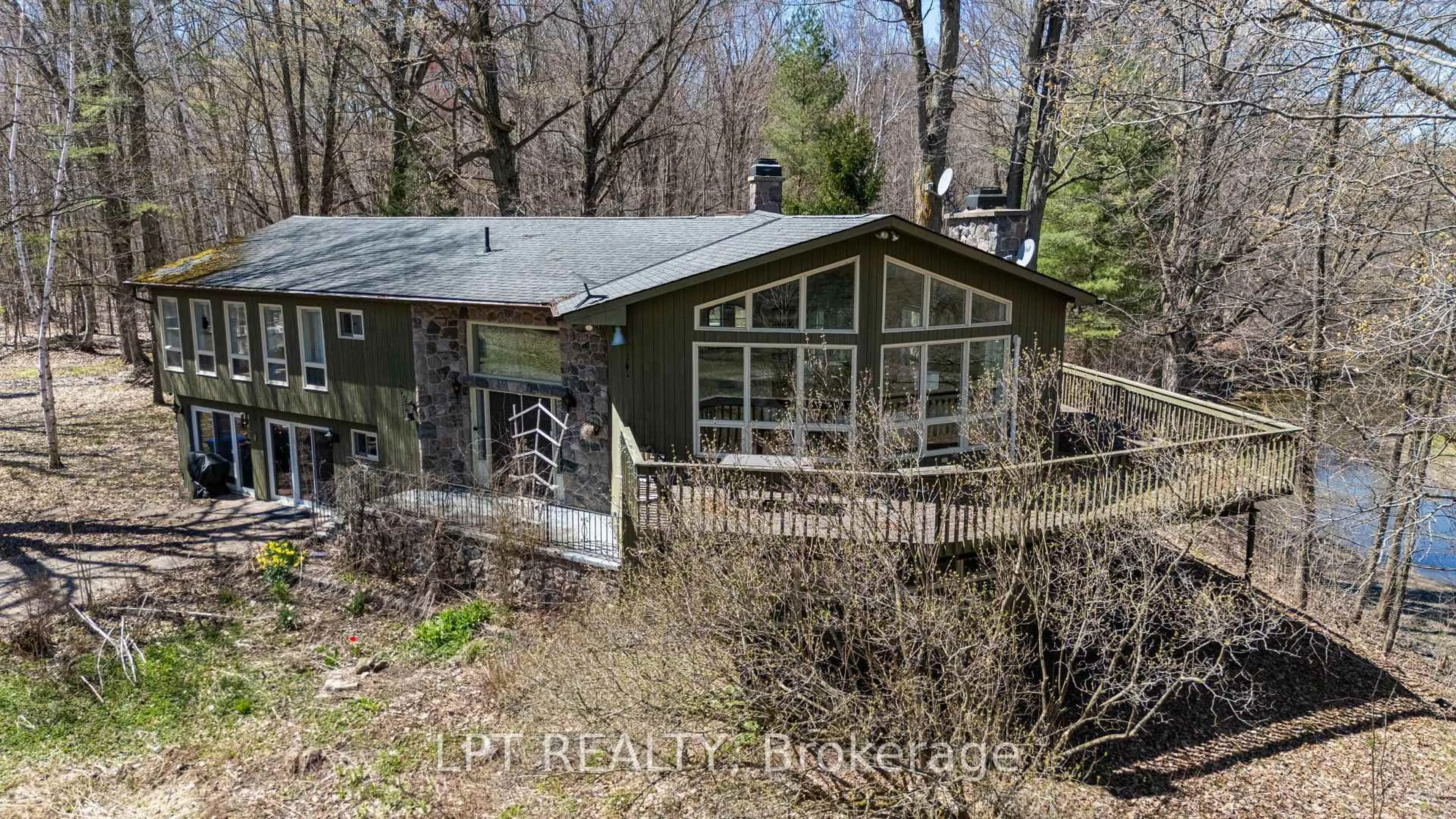 A pic from outside/outdoor area/front of a property/back of a property/a pic from drone, unknown for 50 Concession Rd 2, Tiny Ontario L0L 2T0