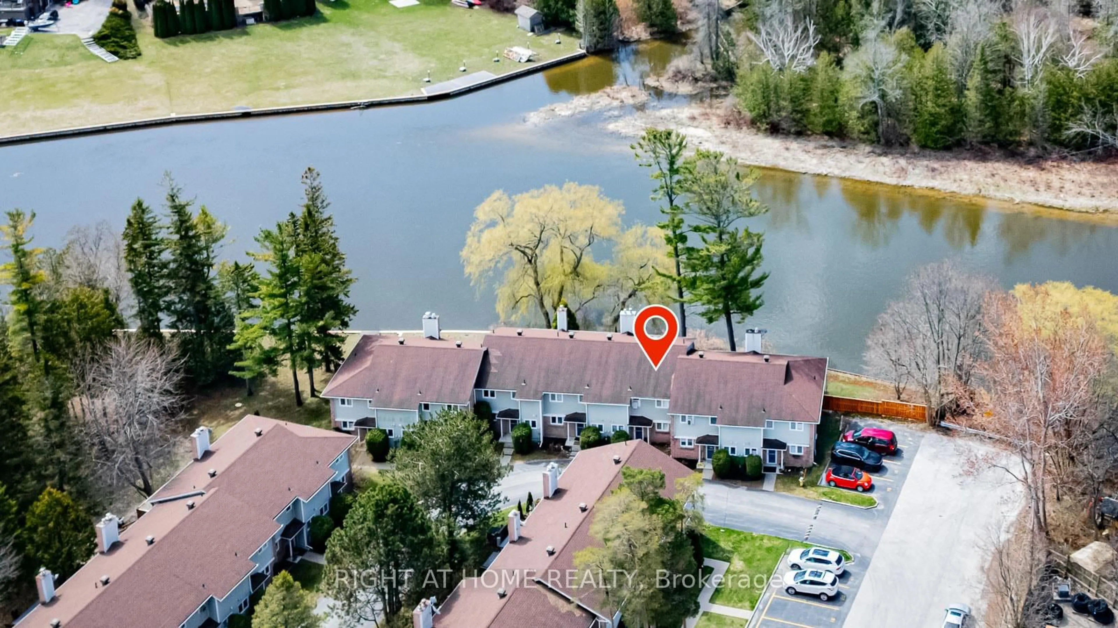 A pic from outside/outdoor area/front of a property/back of a property/a pic from drone, water/lake/river/ocean view for 39 28th St #17, Wasaga Beach Ontario L9Z 2E4