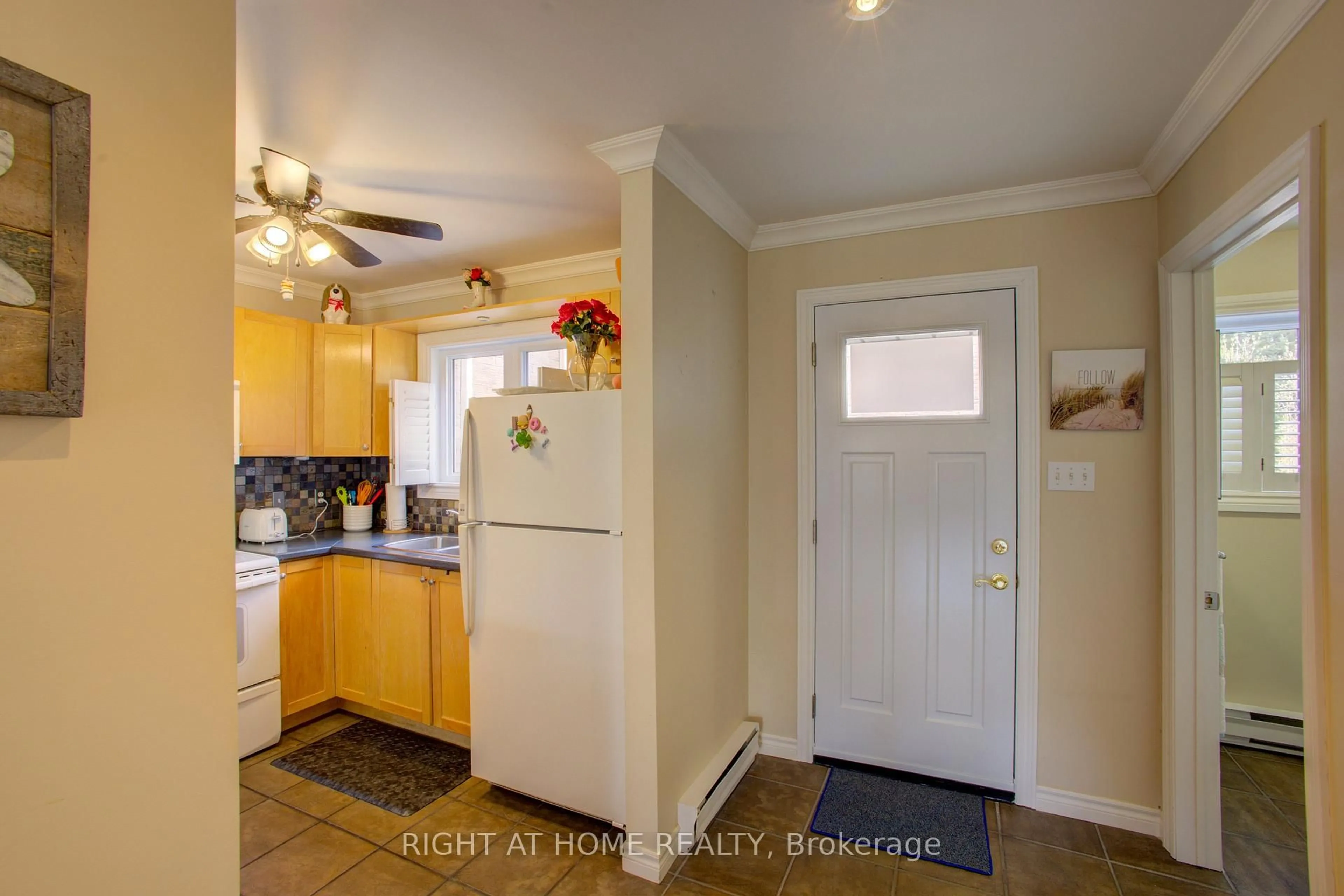 Standard kitchen, ceramic/tile floor for 39 28th St #17, Wasaga Beach Ontario L9Z 2E4