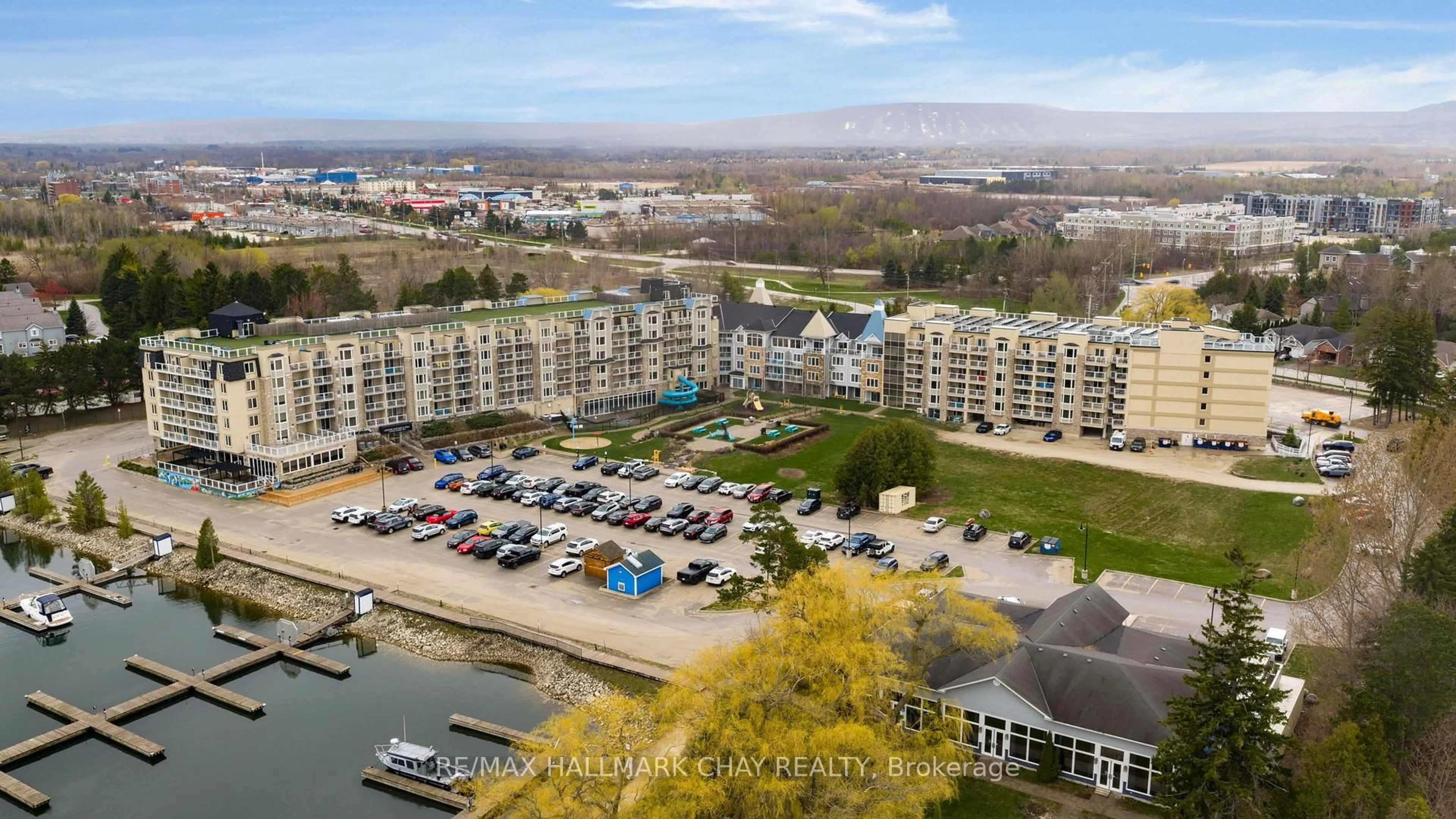 A pic from outside/outdoor area/front of a property/back of a property/a pic from drone, unknown for 9 Harbour St #6411/6413, Collingwood Ontario L9Y 5C5