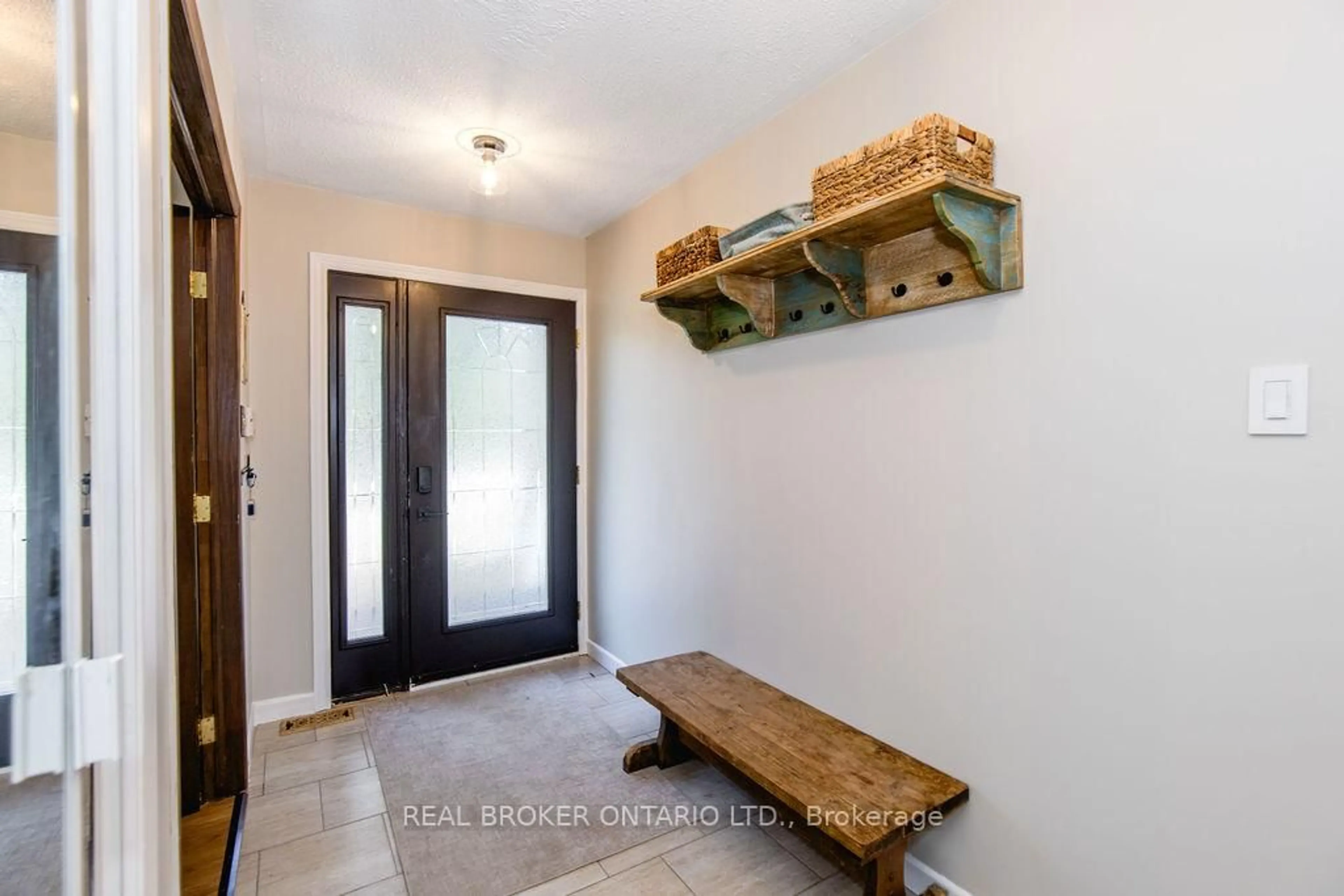 Indoor entryway for 12 Alexander St, Springwater Ontario L9X 0W1