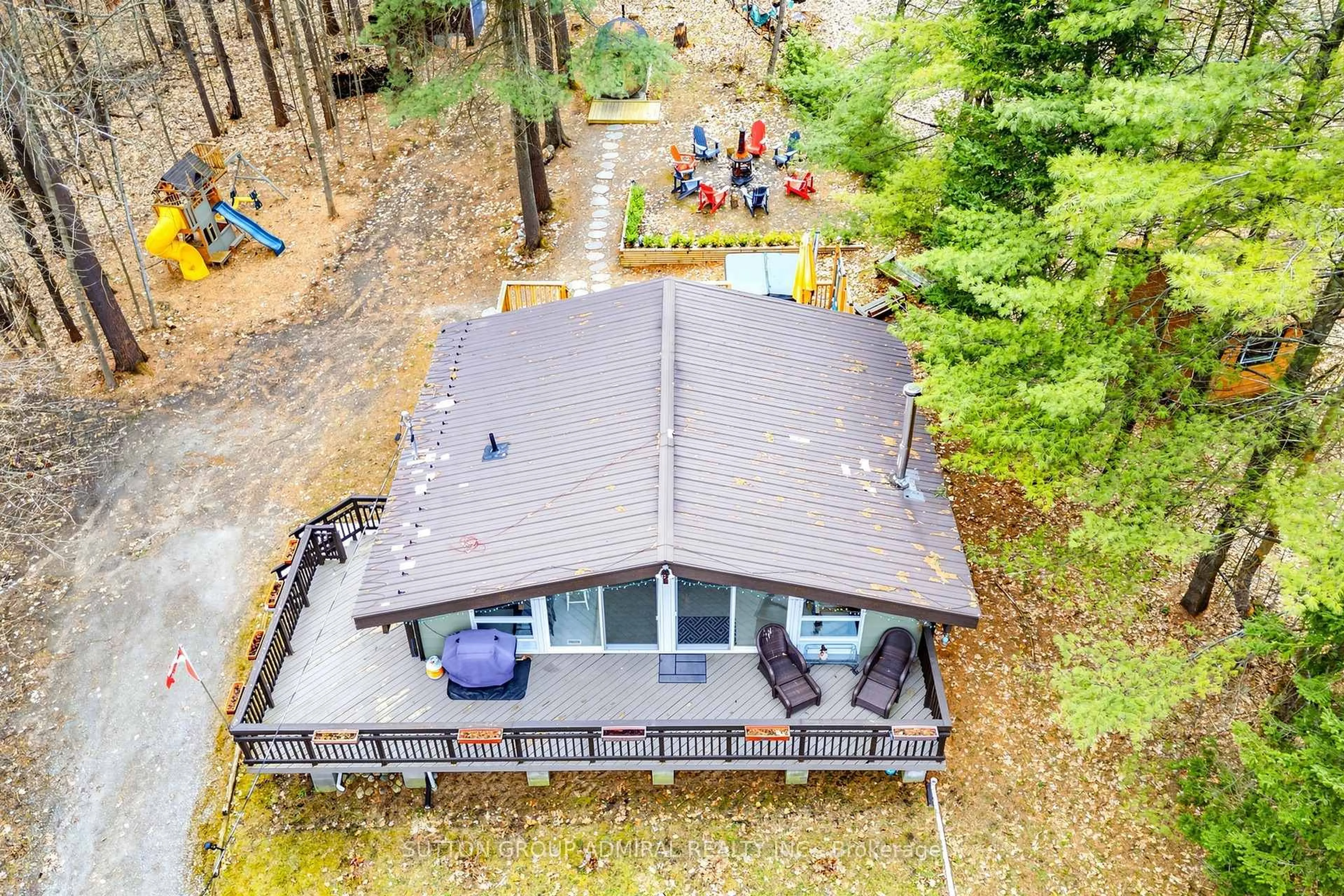 A pic from outside/outdoor area/front of a property/back of a property/a pic from drone, water/lake/river/ocean view for 28 Timcourt Dr, Tiny Ontario L9M 0B9
