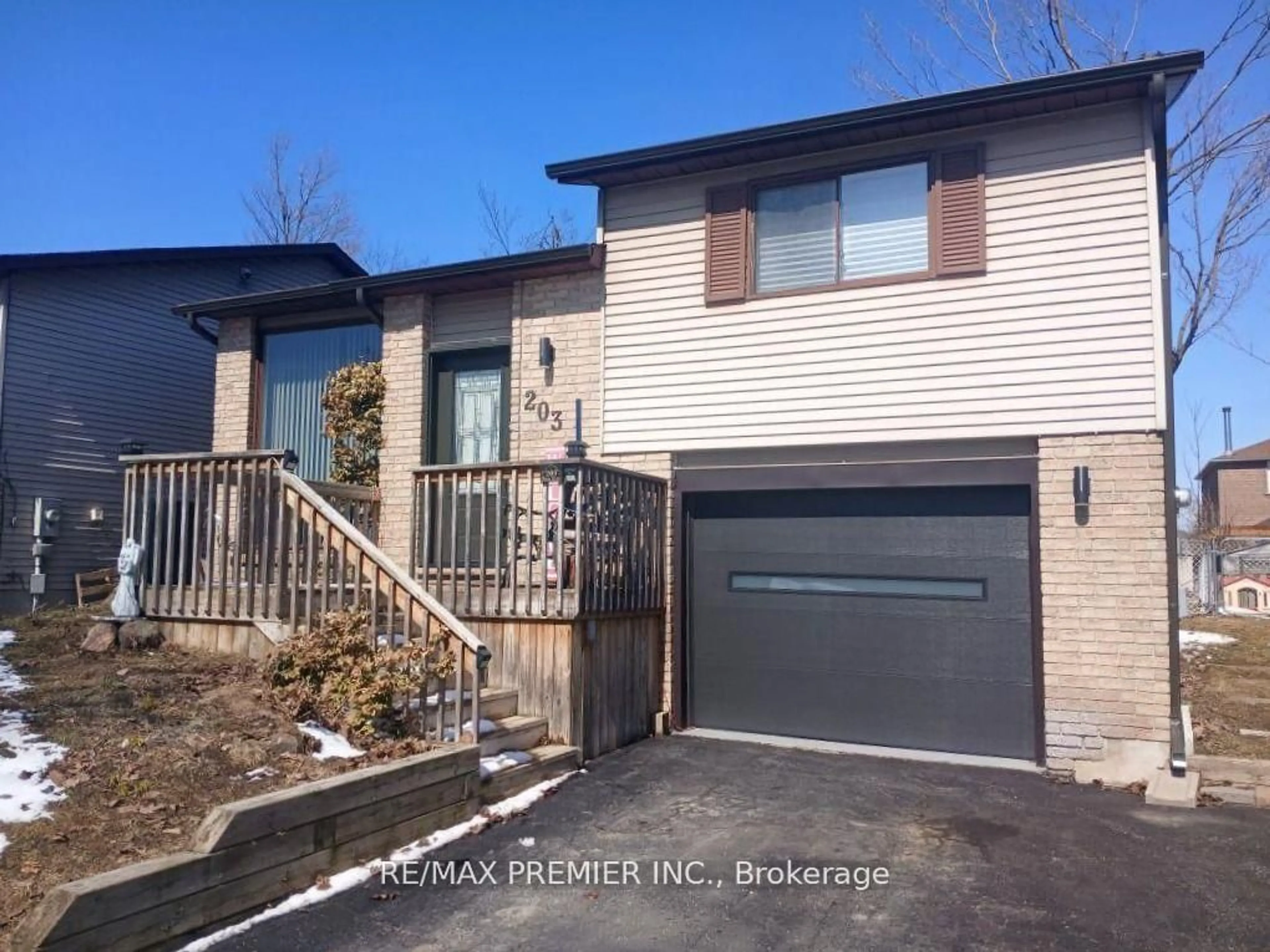 Unknown for 203 Burns Circ, Barrie Ontario L4N 6A5