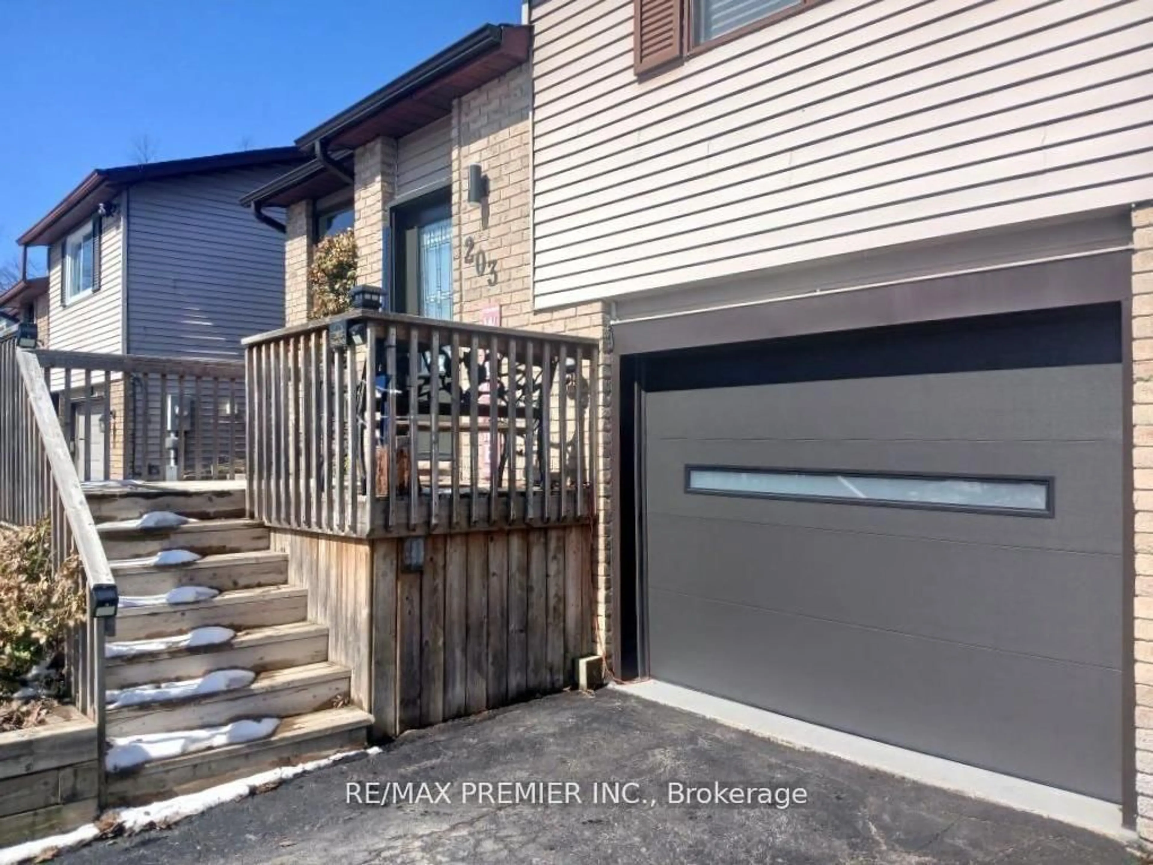 Unknown for 203 Burns Circ, Barrie Ontario L4N 6A5