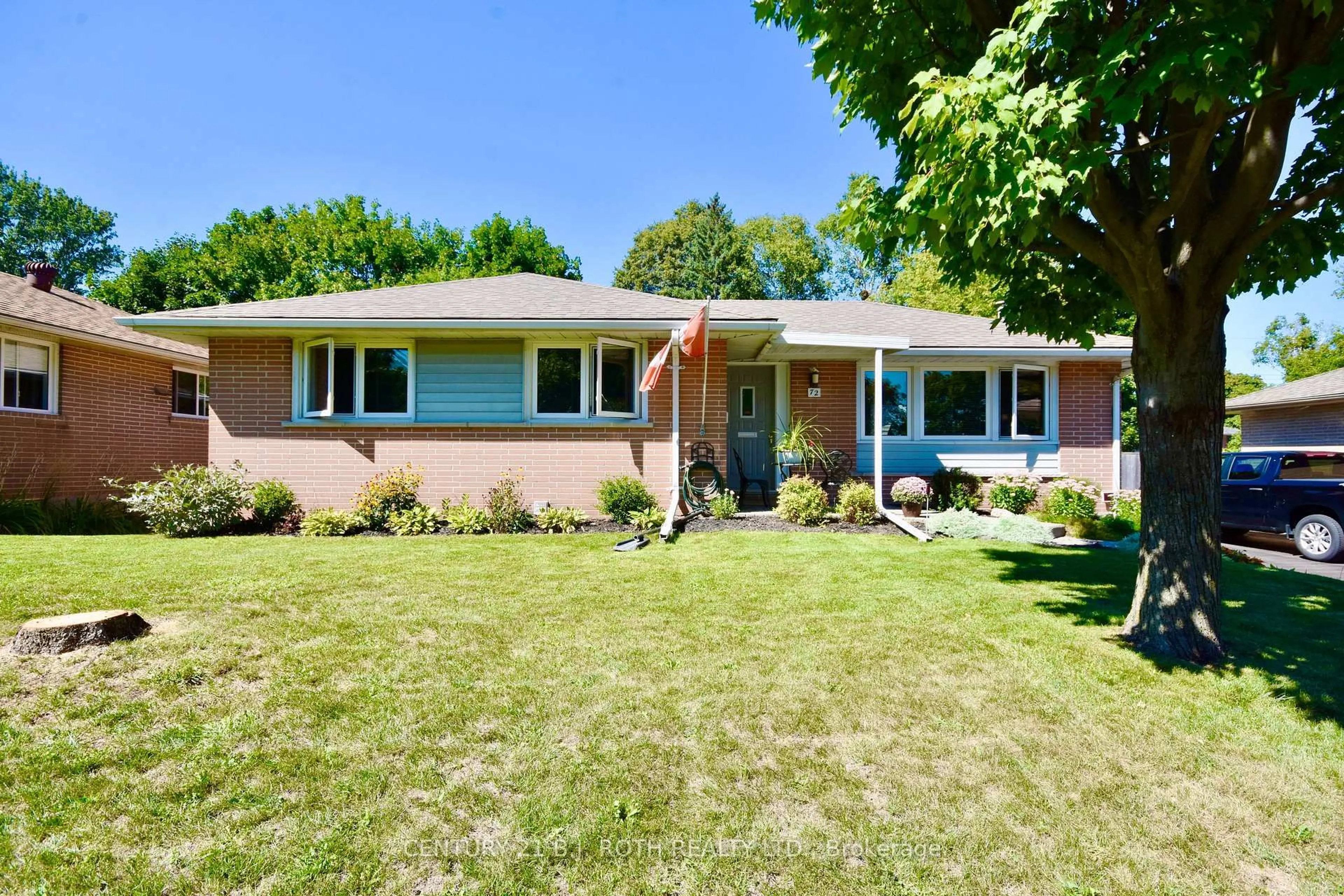 Home with brick exterior material, street for 72 ROSE St, Barrie Ontario L4M 2T2